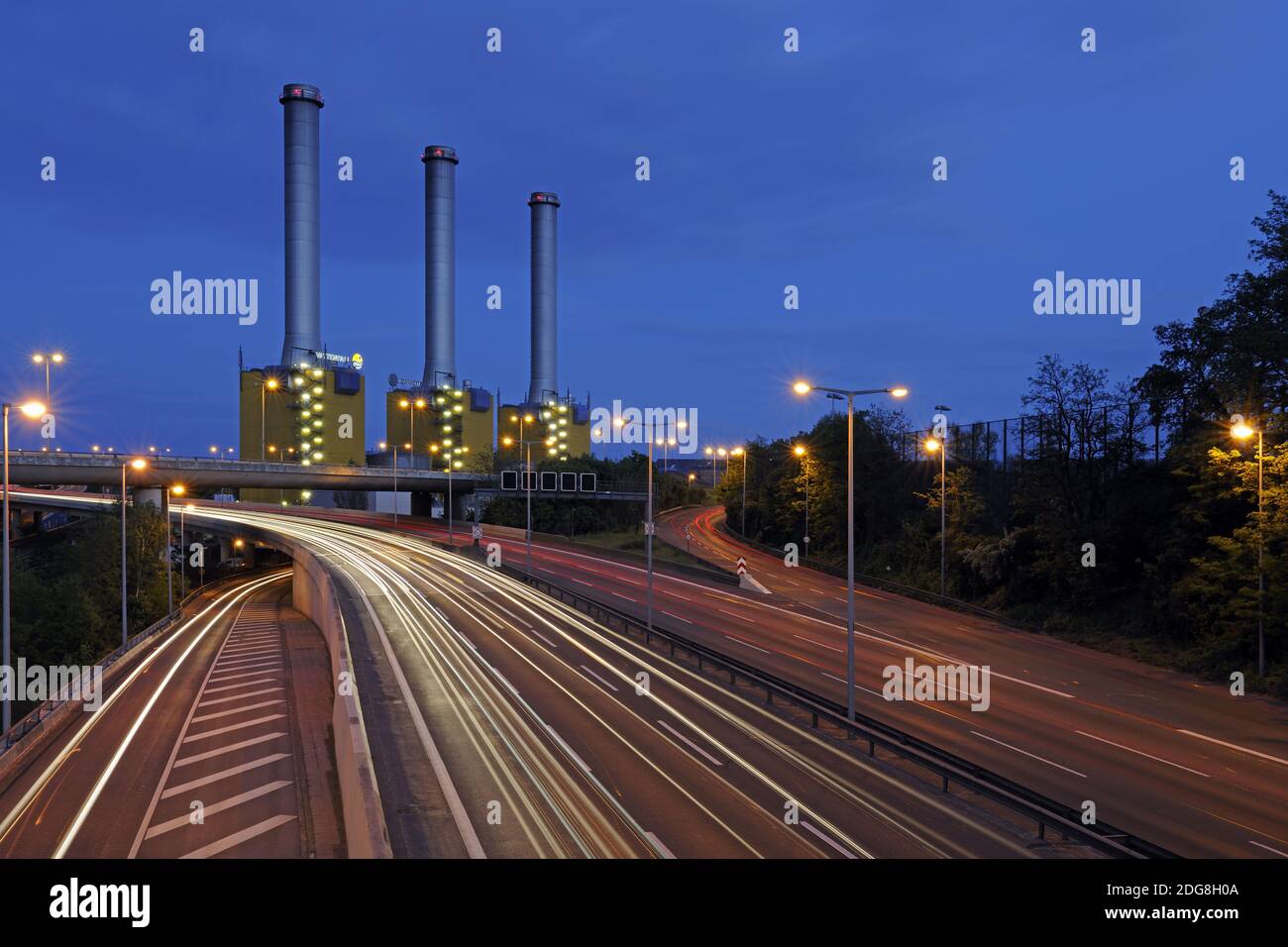 Heizkraftwerk der Firma Vattenfall an der Berliner Stadtautobahn bei Nacht Stock Photo