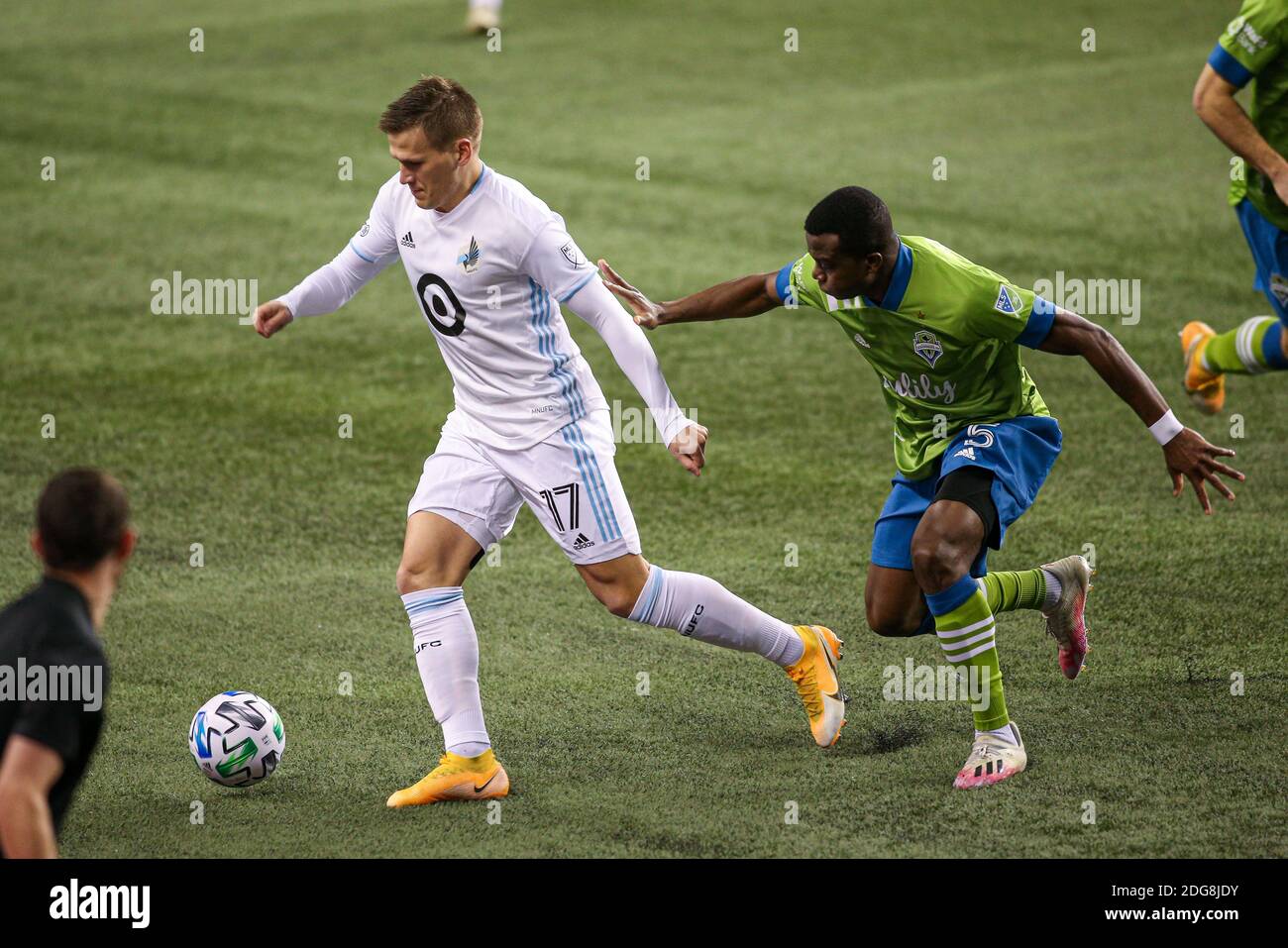 Minnesota United midfielder Robin Lod (17) controlling the ball against Seattle Sounders defender Nouhou Tolo (5) during the first half of the MLS Wes Stock Photo