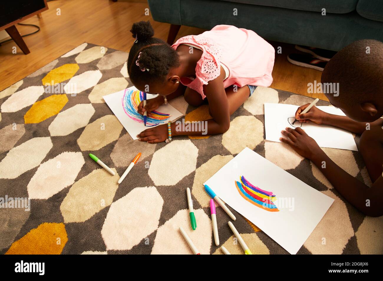 Preteen girl drawing hi-res stock photography and images - Alamy