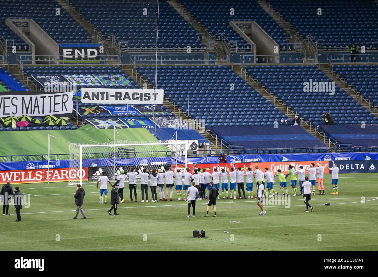 Seahawks stadium hi-res stock photography and images - Alamy