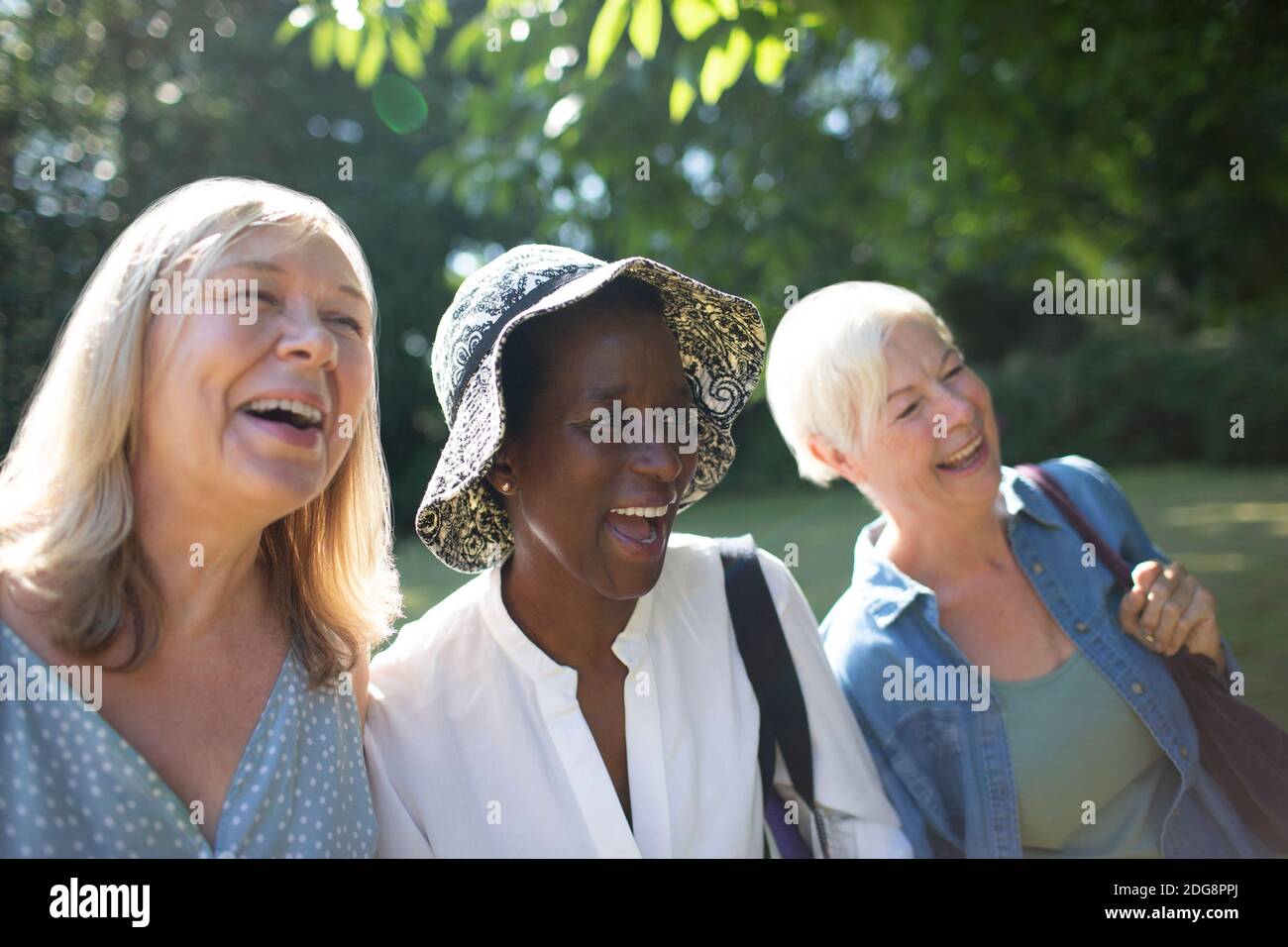 Women garden laughing friends hi-res stock photography and images - Alamy
