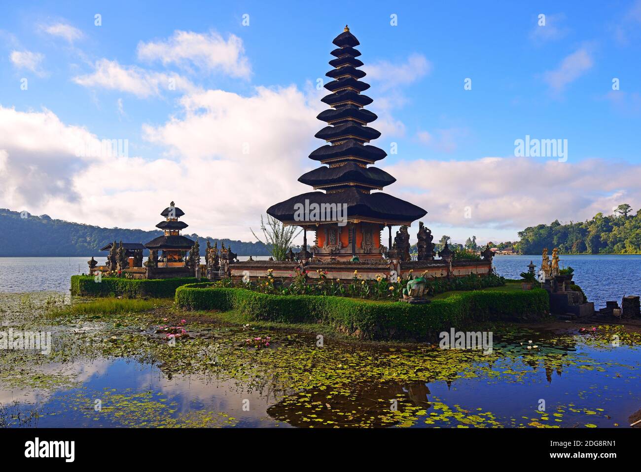 Tempel Pura Ulun Danu Bratan, im Bratansee , Hochland von Zentralbali,  Bedugul, Bali, Indonesien Stock Photo