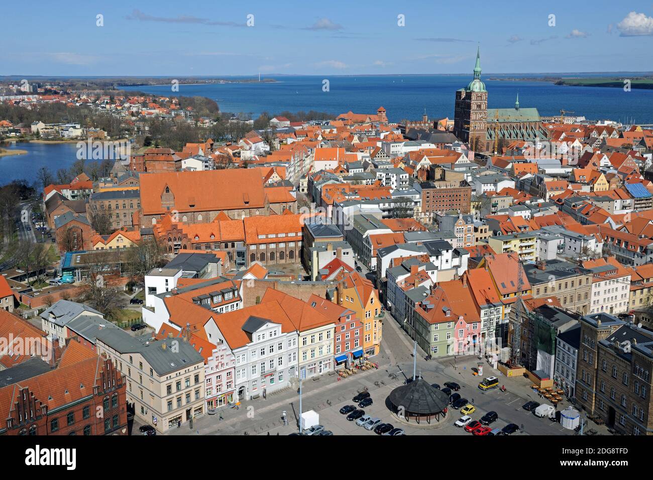 Blick von der Marienkirche über die Altstadt mit Nikolaikirche Hafen und Stralsund,  Stralsund , Unesco Weltkulturerbe, Mecklenburg Vorpommern, Deutsc Stock Photo
