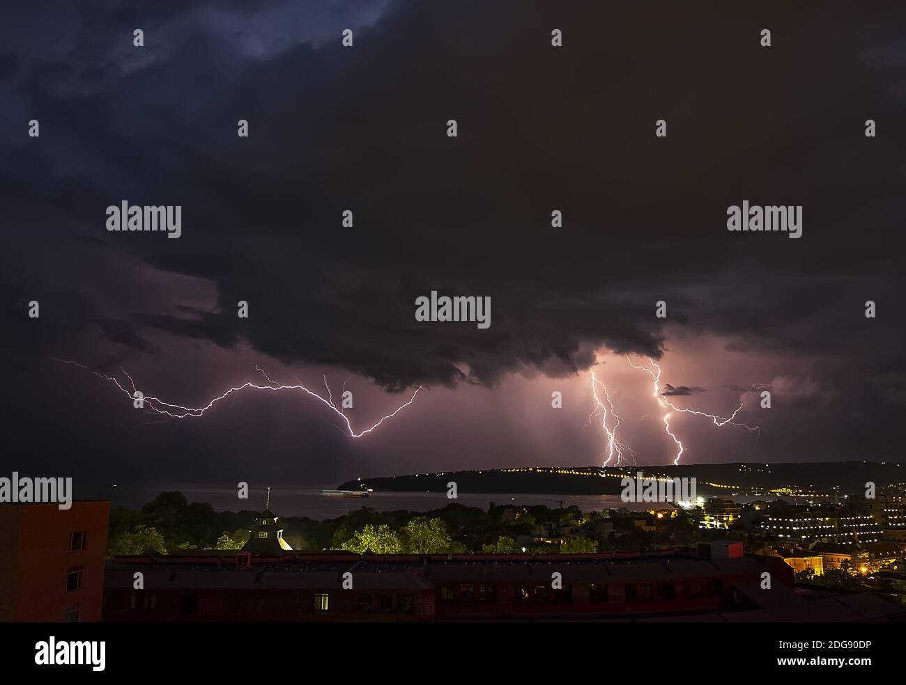 Beautiful thunderstorm sky lightning strikes hi-res stock photography ...