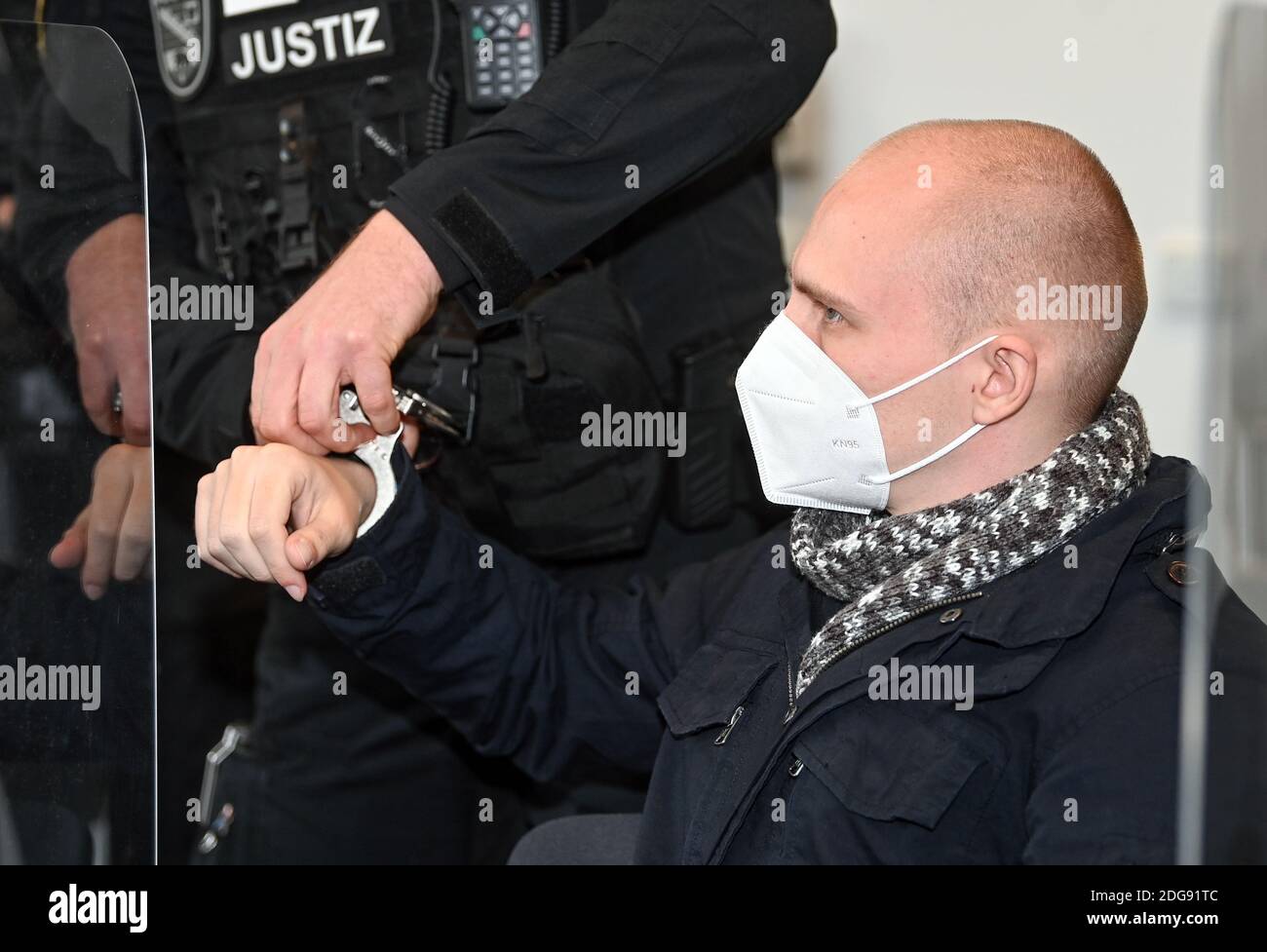 Magdeburg, Germany. 08th Dec, 2020. The accused Stephan Balliet will have his handcuffs taken off at the beginning of the 24th day of the trial in the hall of the Regional Court. The Federal Prosecutor's Office accuses the assassin of Hall 13 of criminal offences, including murder and attempted murder. On 9 October 2019, on the highest Jewish holiday Yom Kippur, he had attempted to cause a bloodbath in the synagogue in Halle. Credit: Hendrik Schmidt/dpa-Zentralbild/dpa/Alamy Live News Stock Photo