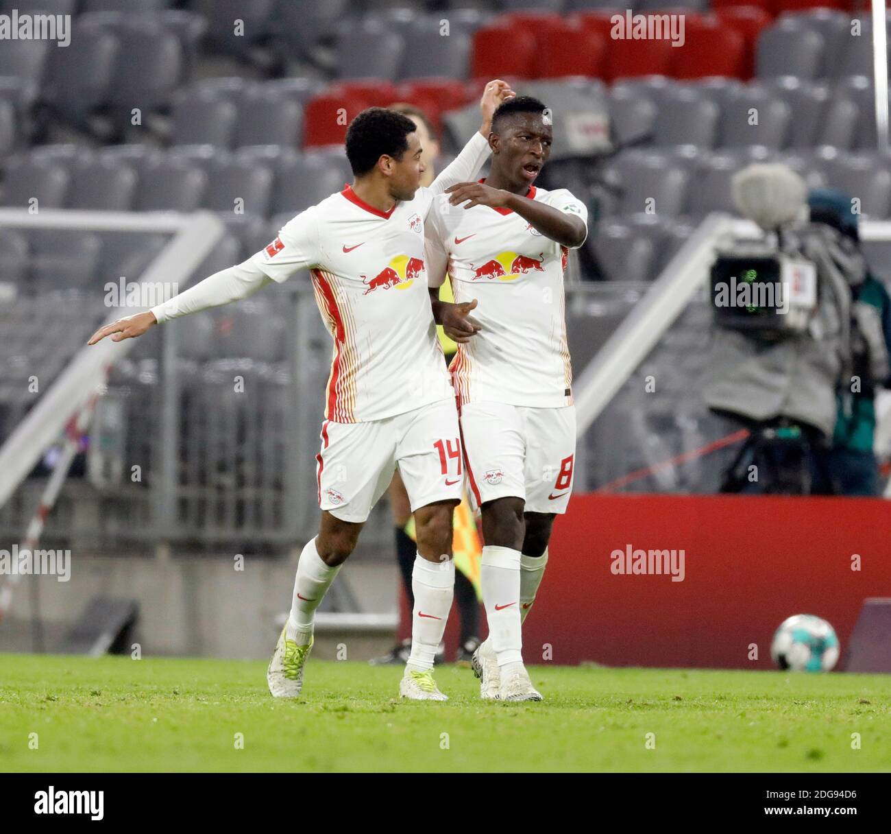 goaljubel Leipzig after dem 2 - 2 with Tyler ADAMS (RB Leipzig) and Amadou  HAIDARA (RB Leipzig), jubilation, joy, enthusiasm, action, FC Bayern Munich  - RB Leipzig 3-3 Soccer Bundesliga 10 matchday