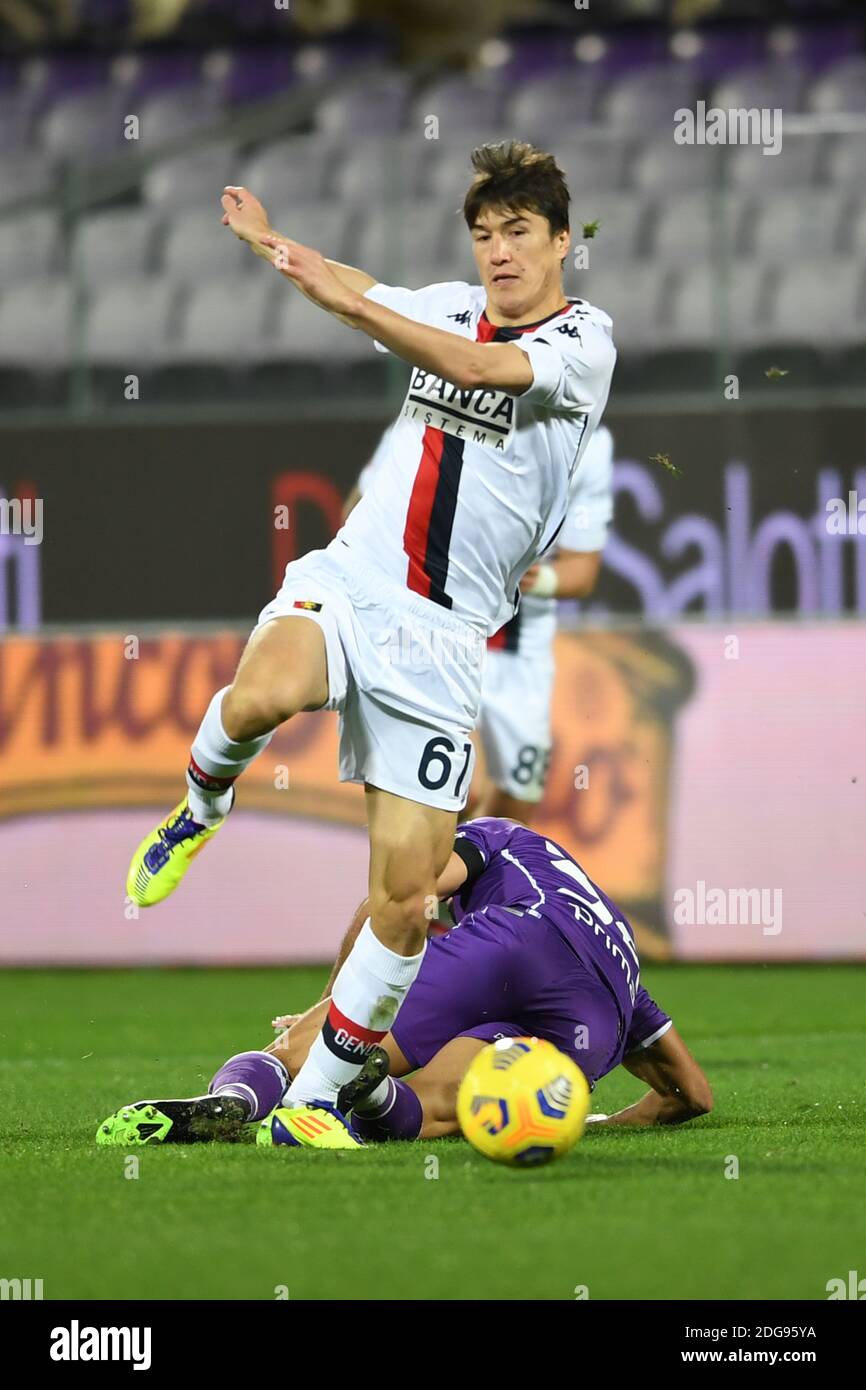 Eldor Shomurodov Genoa Sofyan Amrabat Fiorentina During The Italian Serie A Match Between Fiorentina 1 1