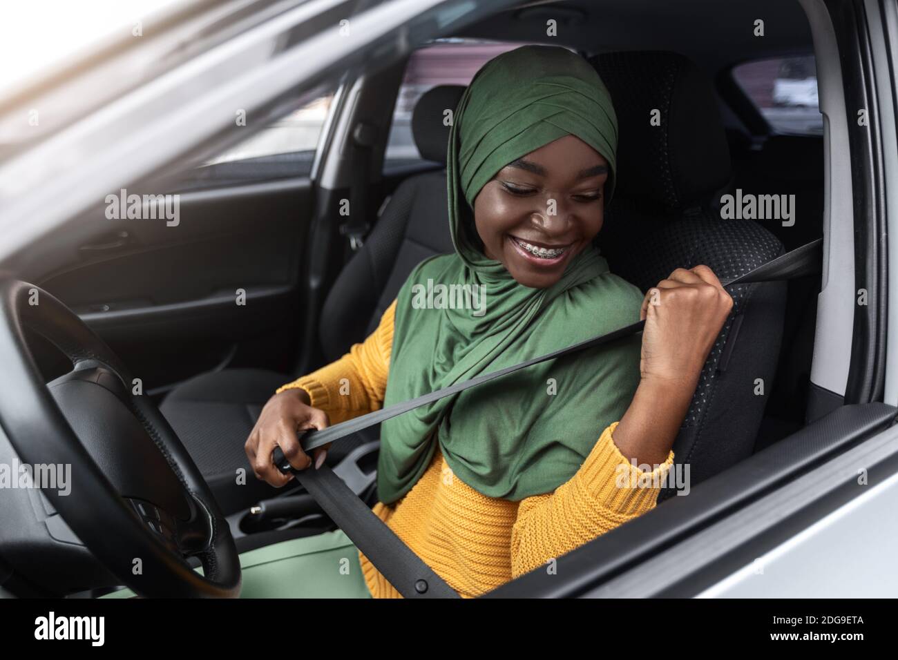 Woman car seatbelt seat belt hi-res stock photography and images - Alamy