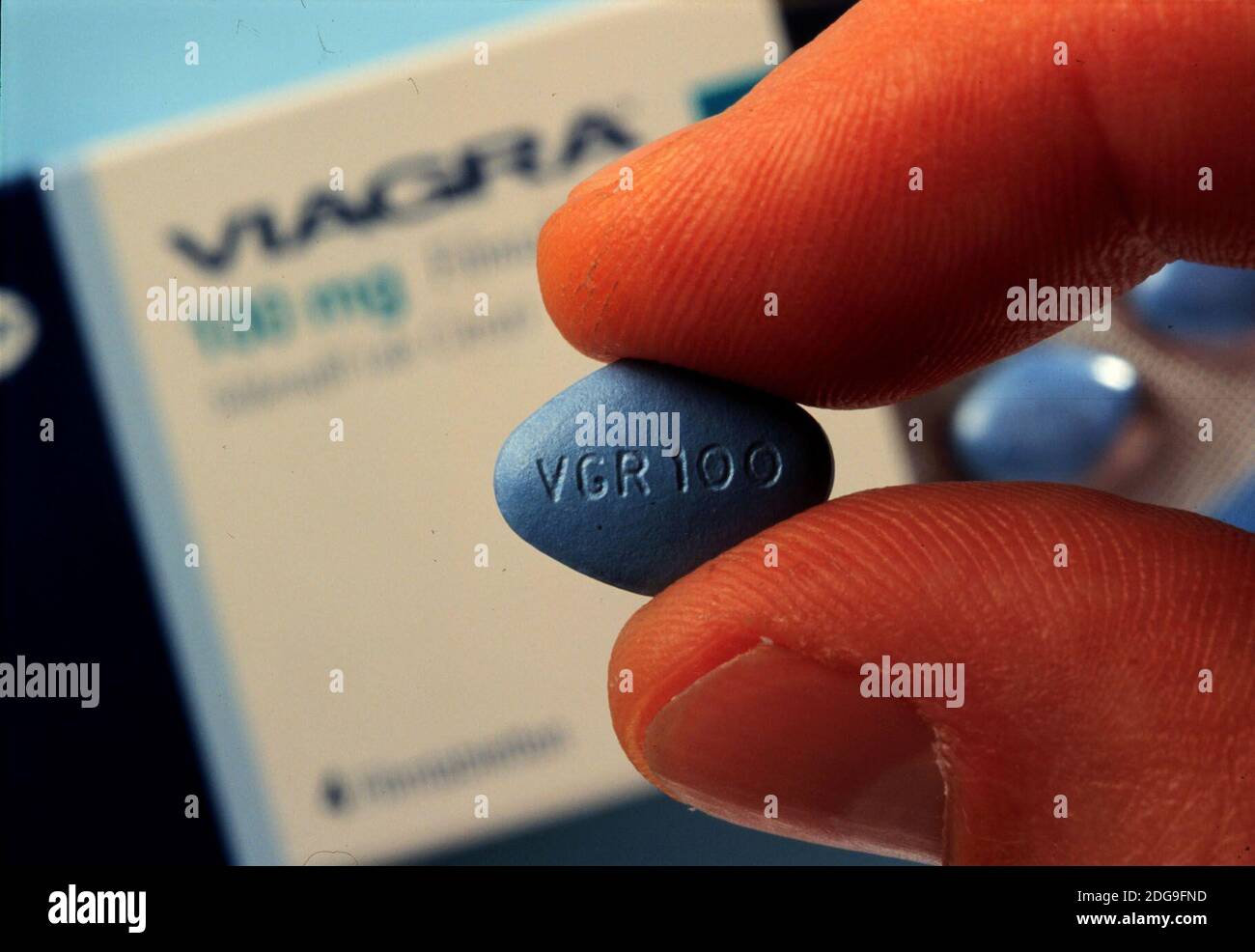VIAGRA, im April 1998 brachte der US-Konzern Pfizer das potenzsteigernde  Mittel VIAGRA auf den Markt, Symbolfoto, 1999. VIAGRA, in April 1998, the  US group Pfizer launched the potency enhancing drug VIAGRA on