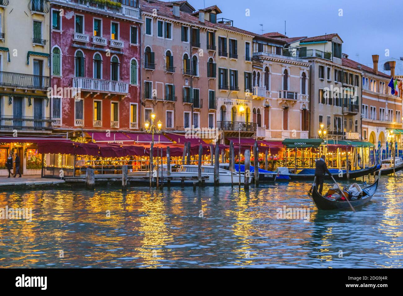 Gondolier station grand canal hi-res stock photography and images - Alamy