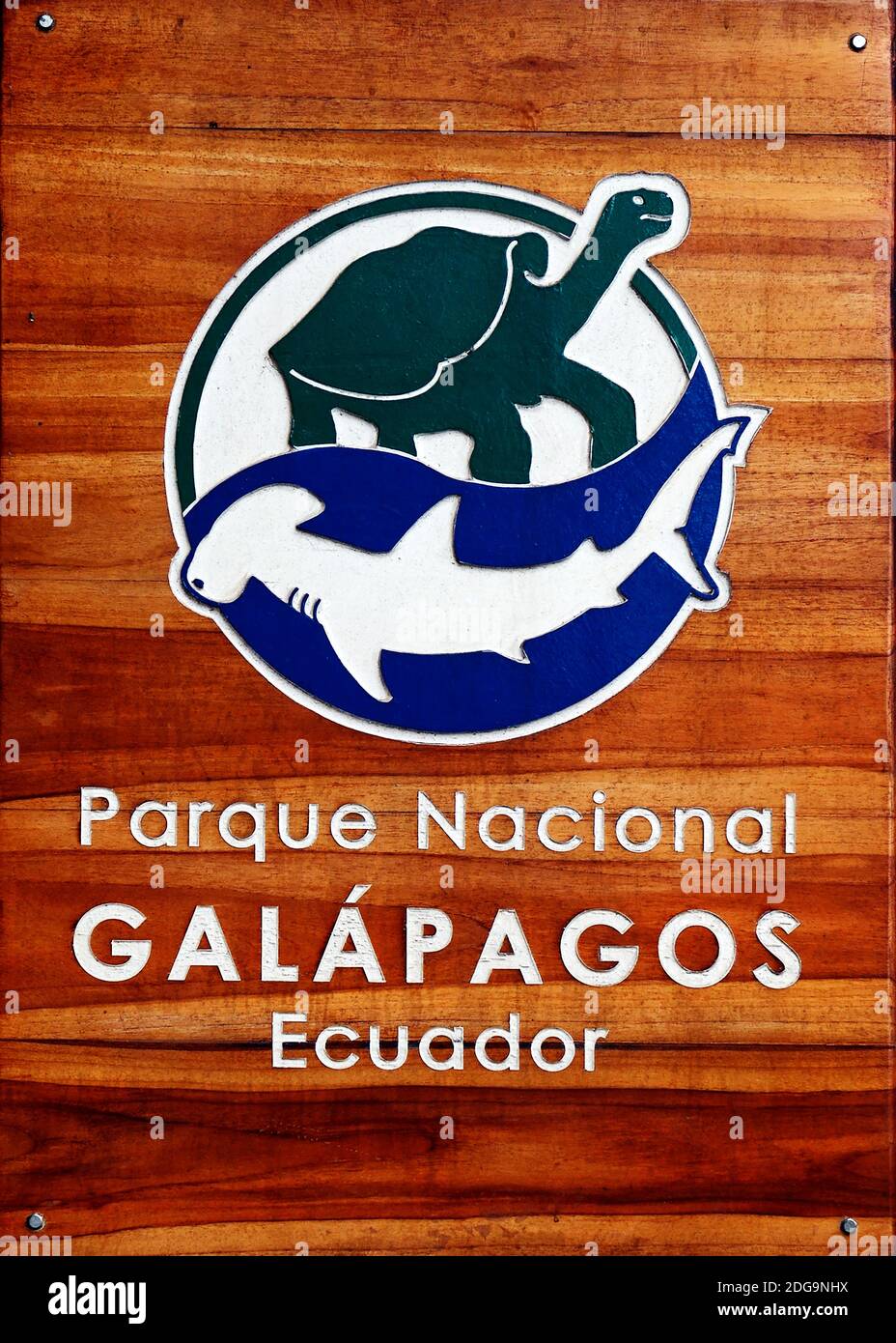 Schild des Galapagos Nationalparks in Puerto Baquerizo Moreno, Insel San Cristobal, Galapagos , Unesco Welterbe, Ecuador, Suedamerika Stock Photo