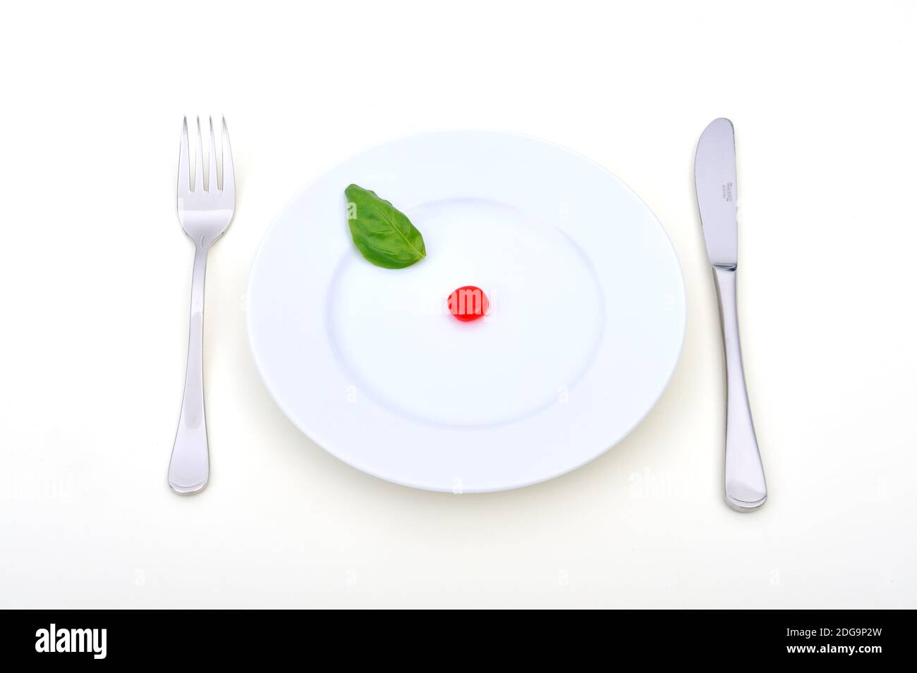 Symbolbild fuer synthetische Lebensmittel. Tablettenkonsum, Tablettenmissbrauch, Diät Stock Photo