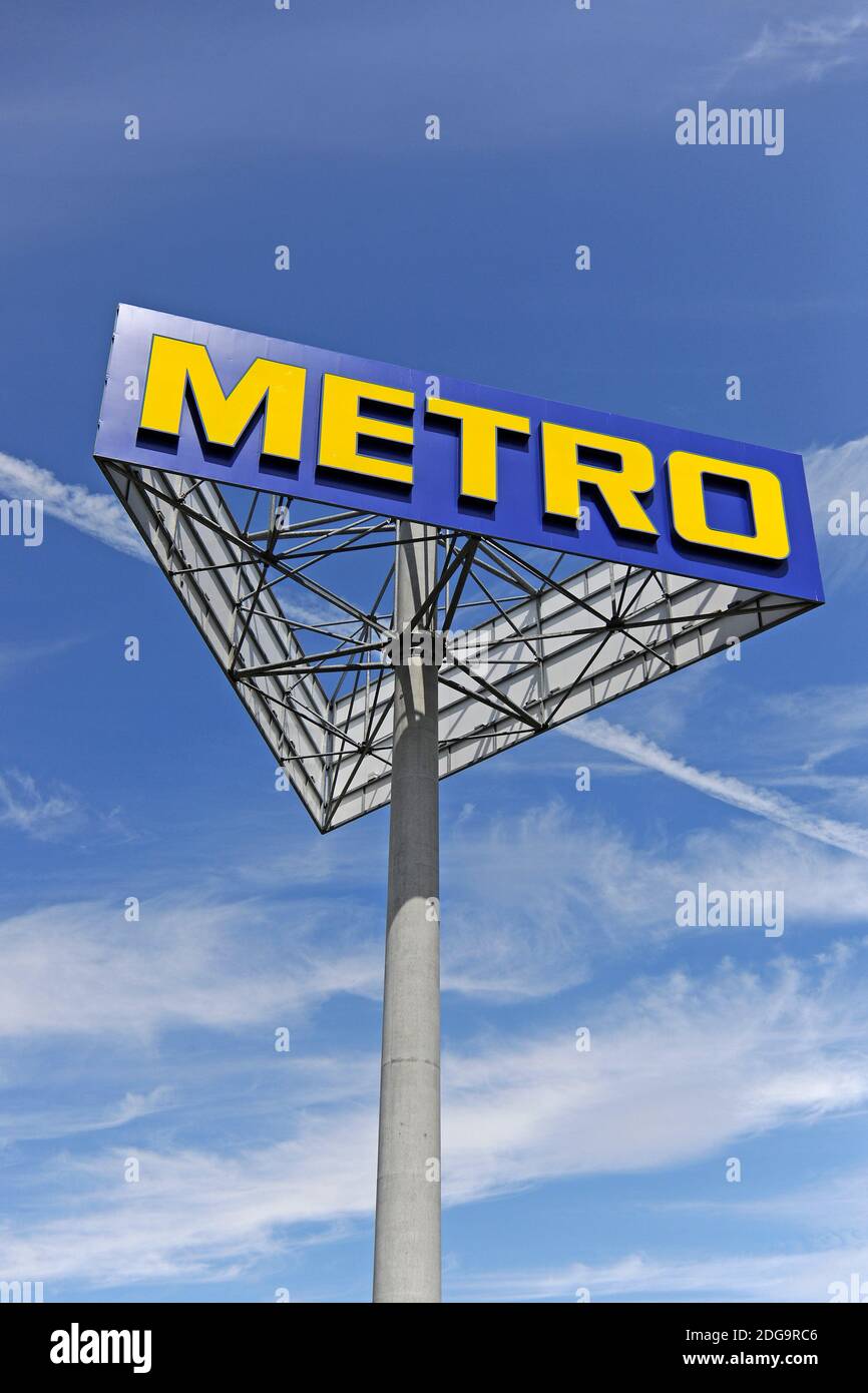 Das METRO Logo in Berlin, Einkaufszentrum, Grosshandel, Großhandel, Stock Photo