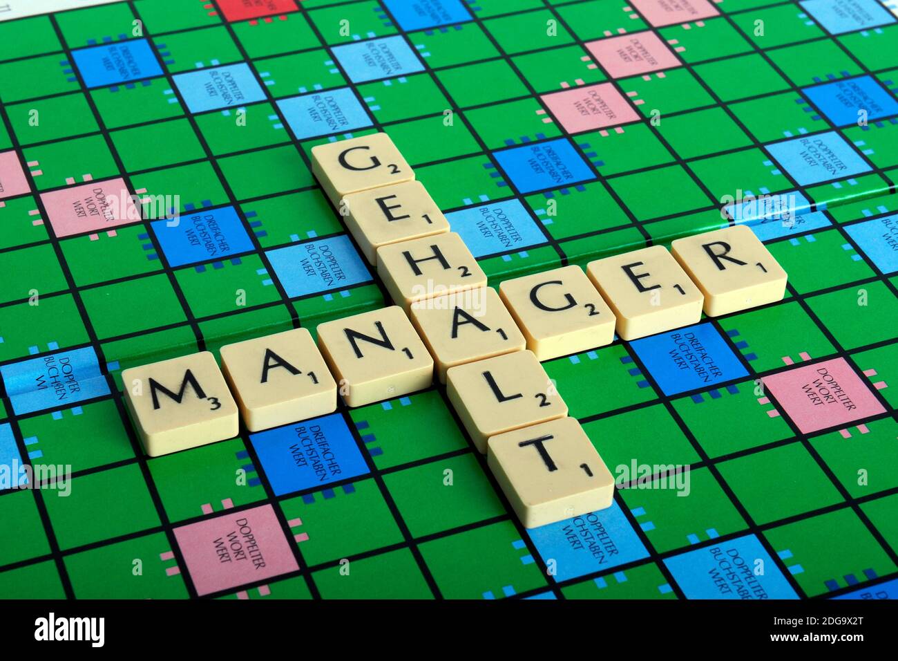 Scrabble, Buchstaben bilden das Wort Manager und Gehalt, Stock Photo