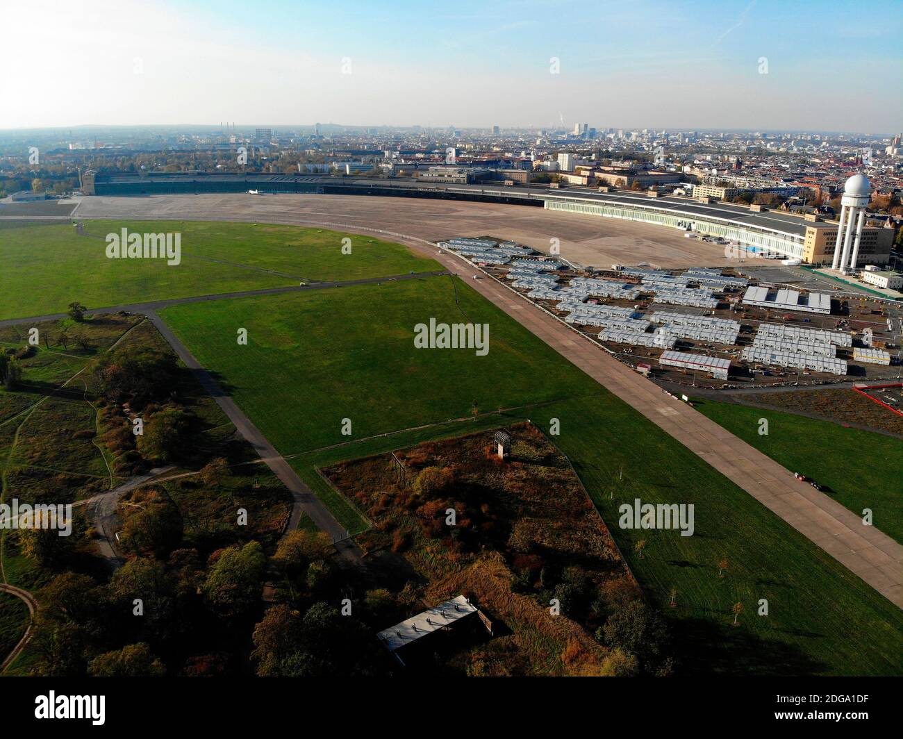 Luftbild: Flughafen Tempelhof, Tempelhofer Feld, Berlin (nur fuer redaktionelle Verwendung. Keine Werbung. Referenzdatenbank: http://www.360-berlin.de Stock Photo