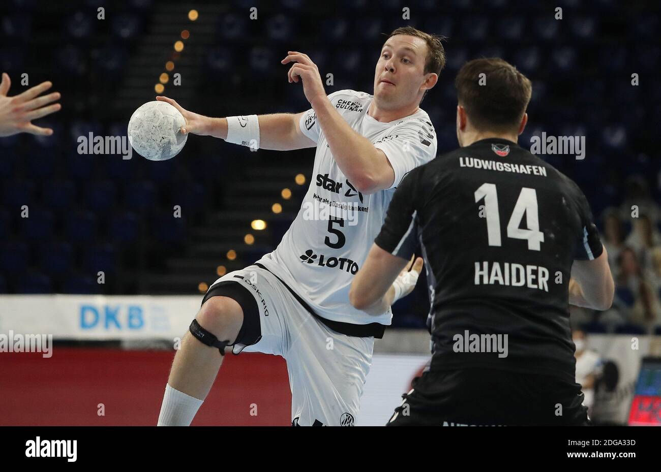 firo: 05.12.2020 Fuvuball: Soccer: Handball 1st Bundesliga season 2020/21 THW Kiel - Eulen Ludwigshafen Sander Sagosen, THW, individual action | usage worldwide Stock Photo