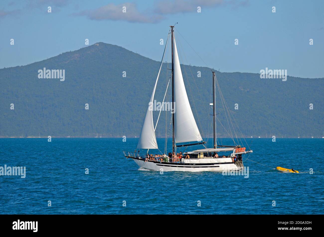 Segelyacht vor den Whitesunday Islands, Australien Stock Photo