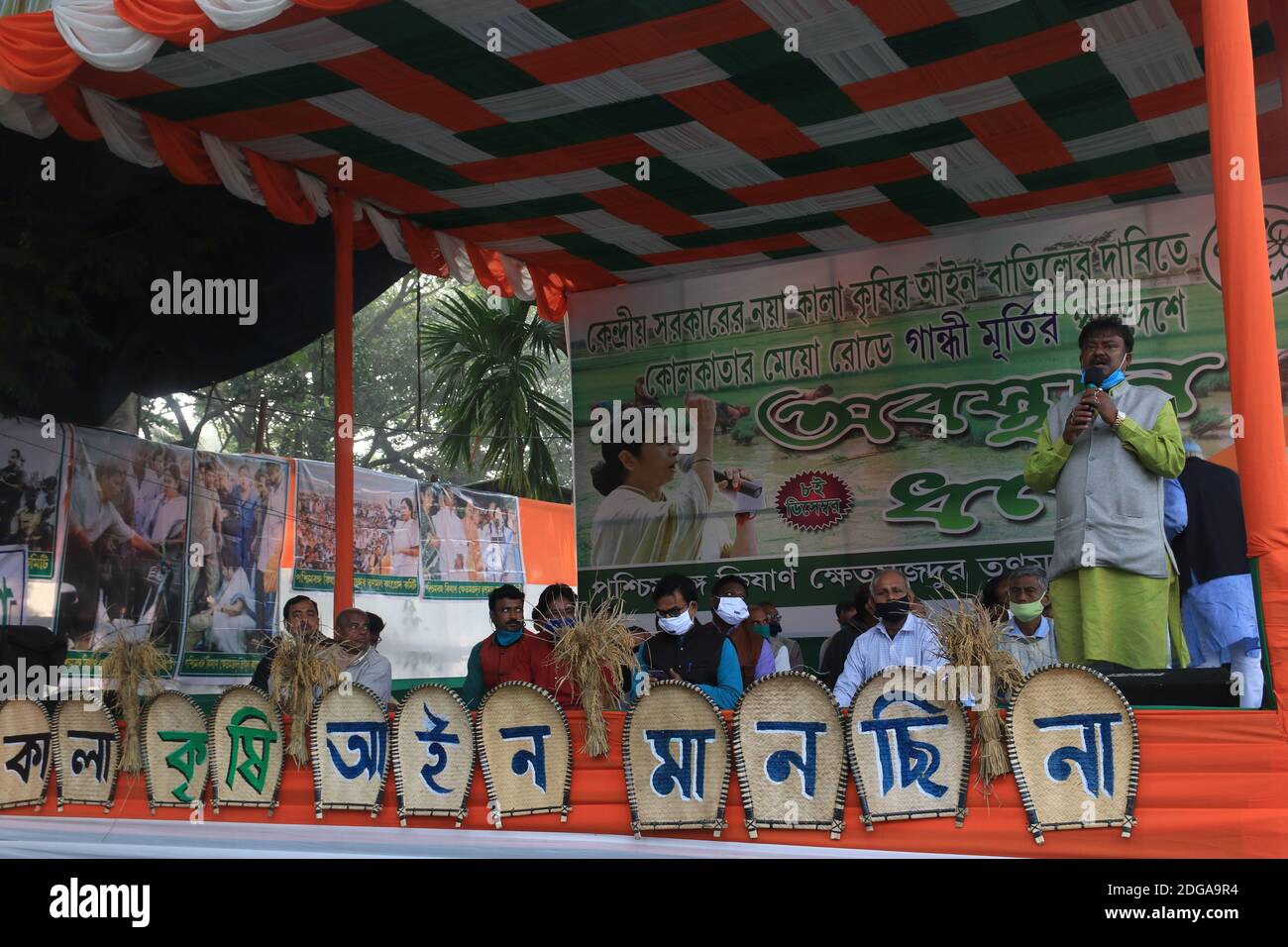 Kolkata, India. 08th Dec, 2020. Trinamool congress and Singur Farmers take part in the agitation during a nationwide general strike called by farmers against the recent agricultural reforms in Kolkata. (Photo by Dipa Chakraborty/Pacific Press) Credit: Pacific Press Media Production Corp./Alamy Live News Stock Photo