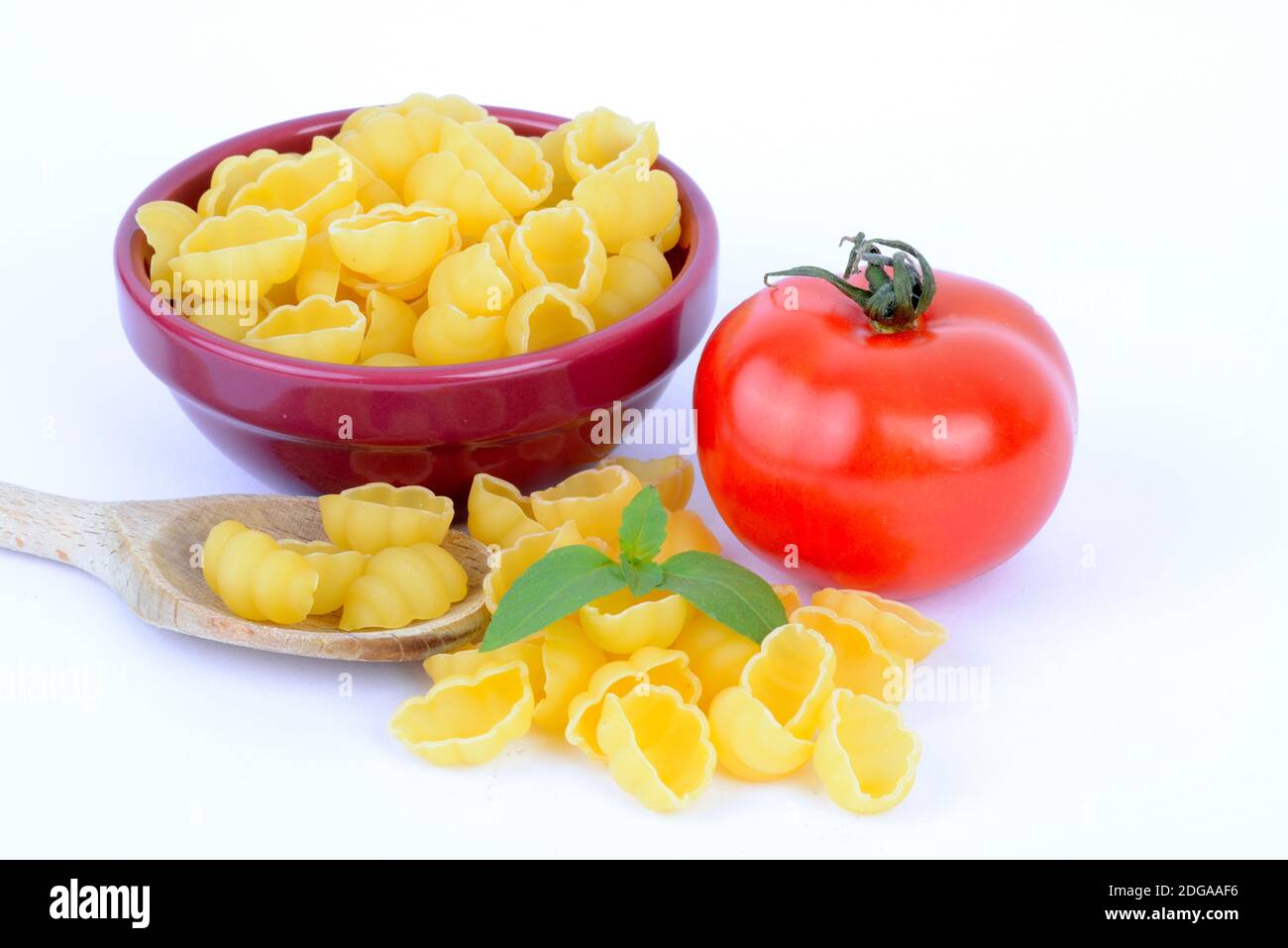Italienische Pasta, Gnocchi , Teigwaren , Nudeln, Tomate, Basilikum Stock Photo