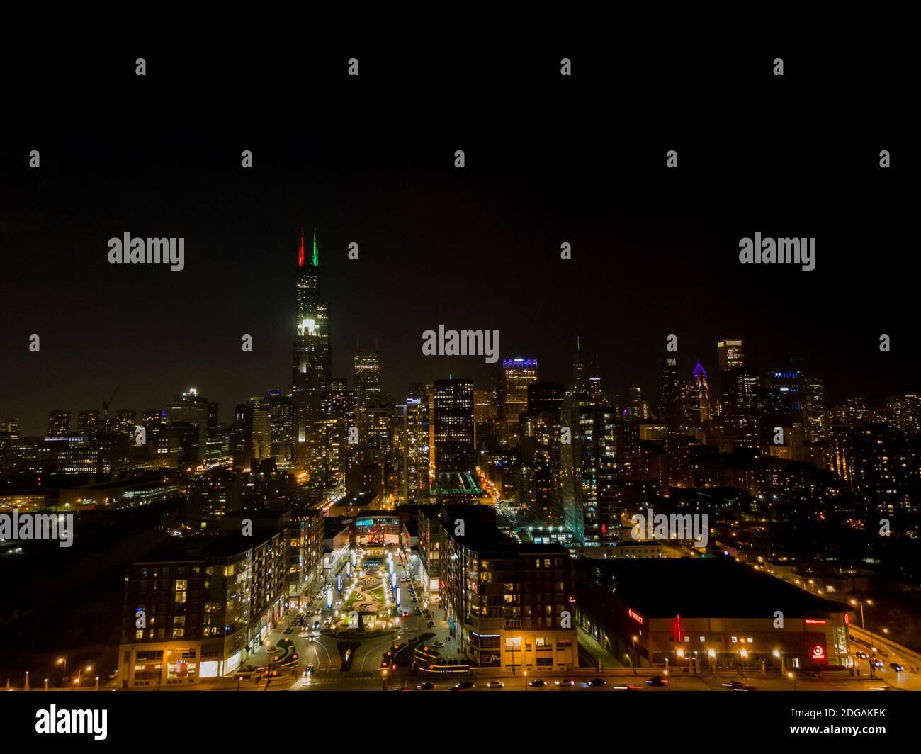 Chicago aerial night drone hi-res stock photography and images - Alamy