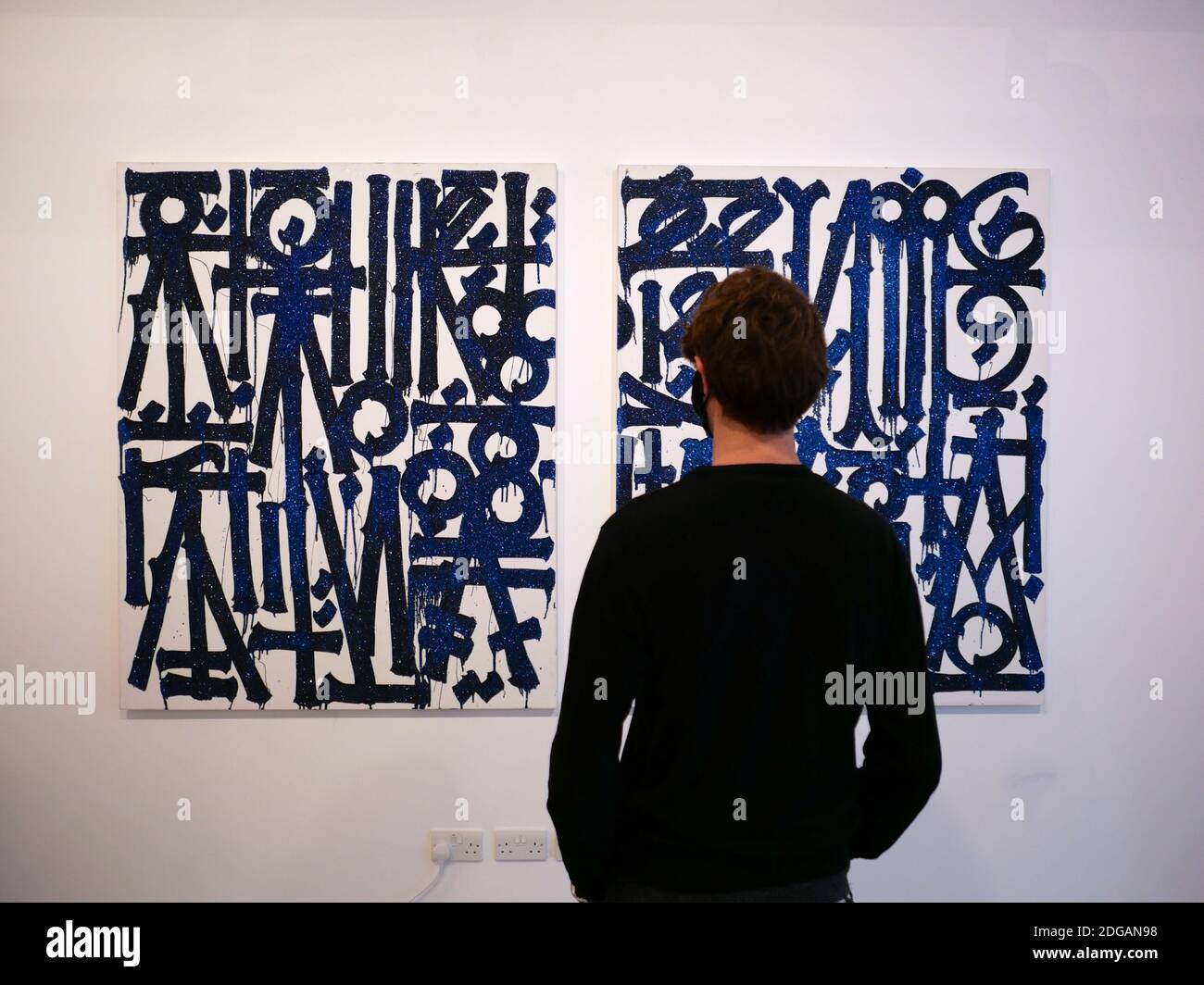 Red Script Artist Retna ( Marquis Lewis ) the internationally nenowned street artist ...