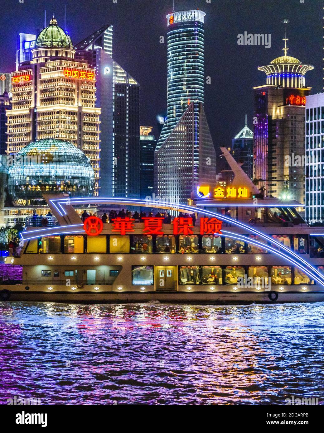 Shanghai – huangpu river night cruise: hi-res stock photography and ...