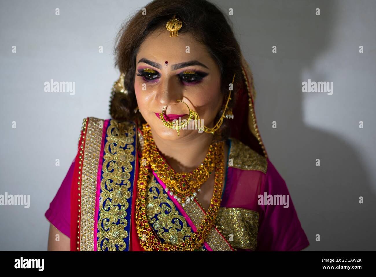 a beautiful Indian girl in bridal dress wearing red saree and gold ornaments Stock Photo - Alamy a beautiful Indian girl in bridal dress wearing red saree and gold ornaments Stock Photo - Alamy