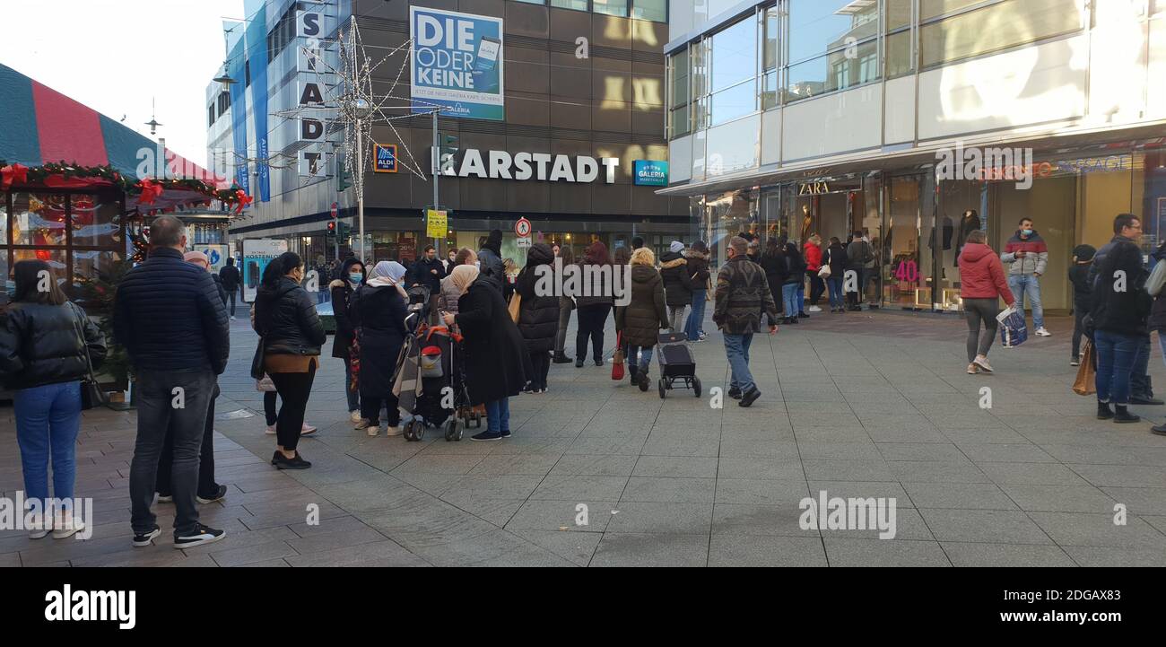 Waiting for customers and buyers hi-res stock photography and images - Alamy