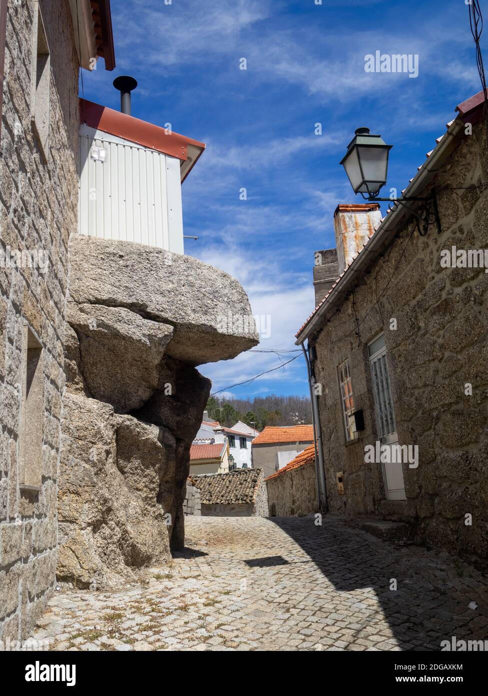 A house that integrates a rock in Sabugueiro hamlet, Serra da Estrela, Portugal Stock Photo