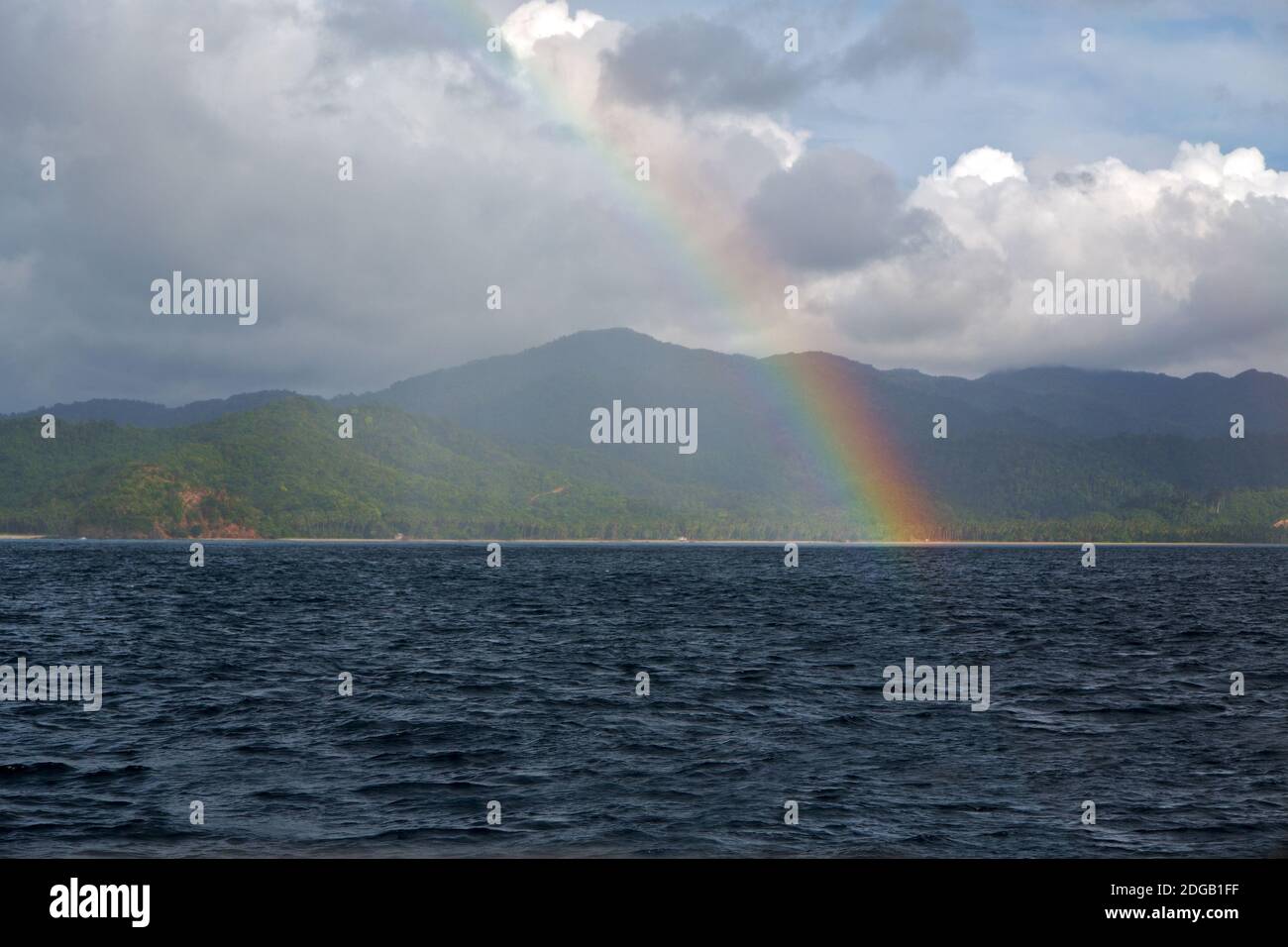 Beautiful rainbow in beach hawaii hi-res stock photography and images ...