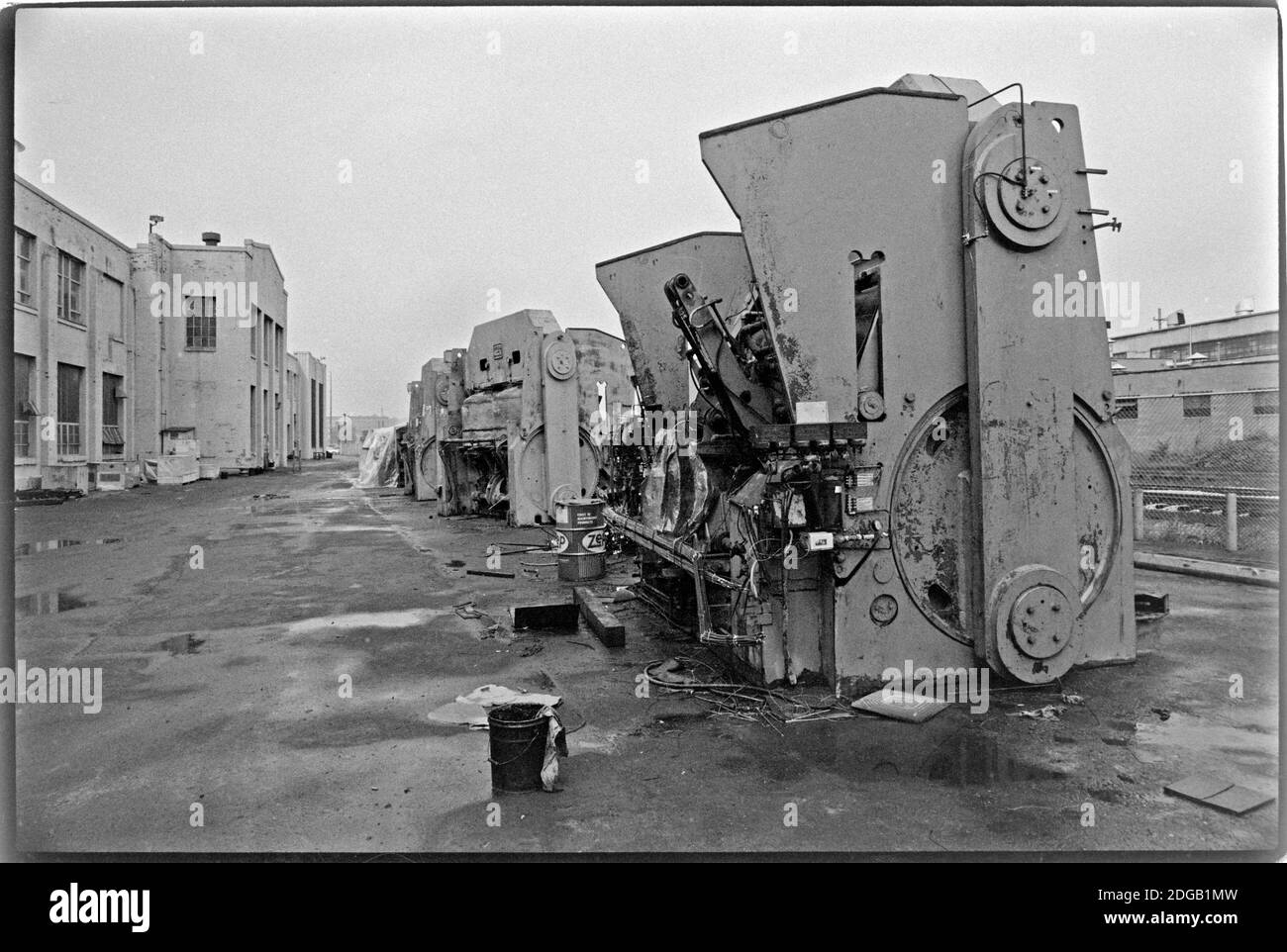 Workers at the General Tire Company in Akron, Ohio, work the final production shift for making passengers tires before the factory closed for good on August 20, 1982. More than 800 production workers lost their jobs. General Tire had been the last company to make tires in northeast Ohio city, after Goodyear, B.F. Goodrich and Firestone made cuts. Akron had been known as the Rubber Capital of the World. Ernie Mastroianni photo. Stock Photo