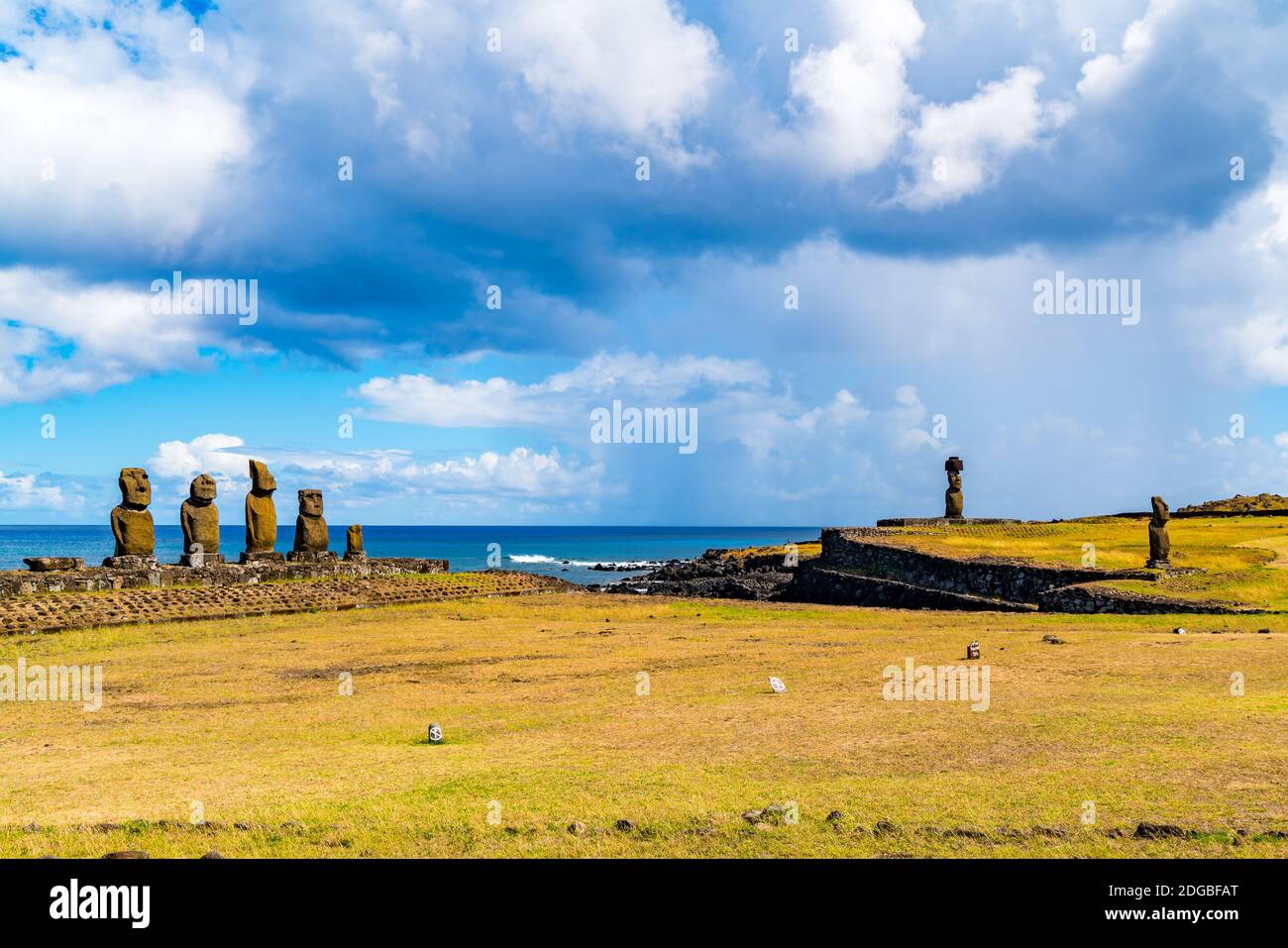Moai head statues hires stock photography and images Alamy