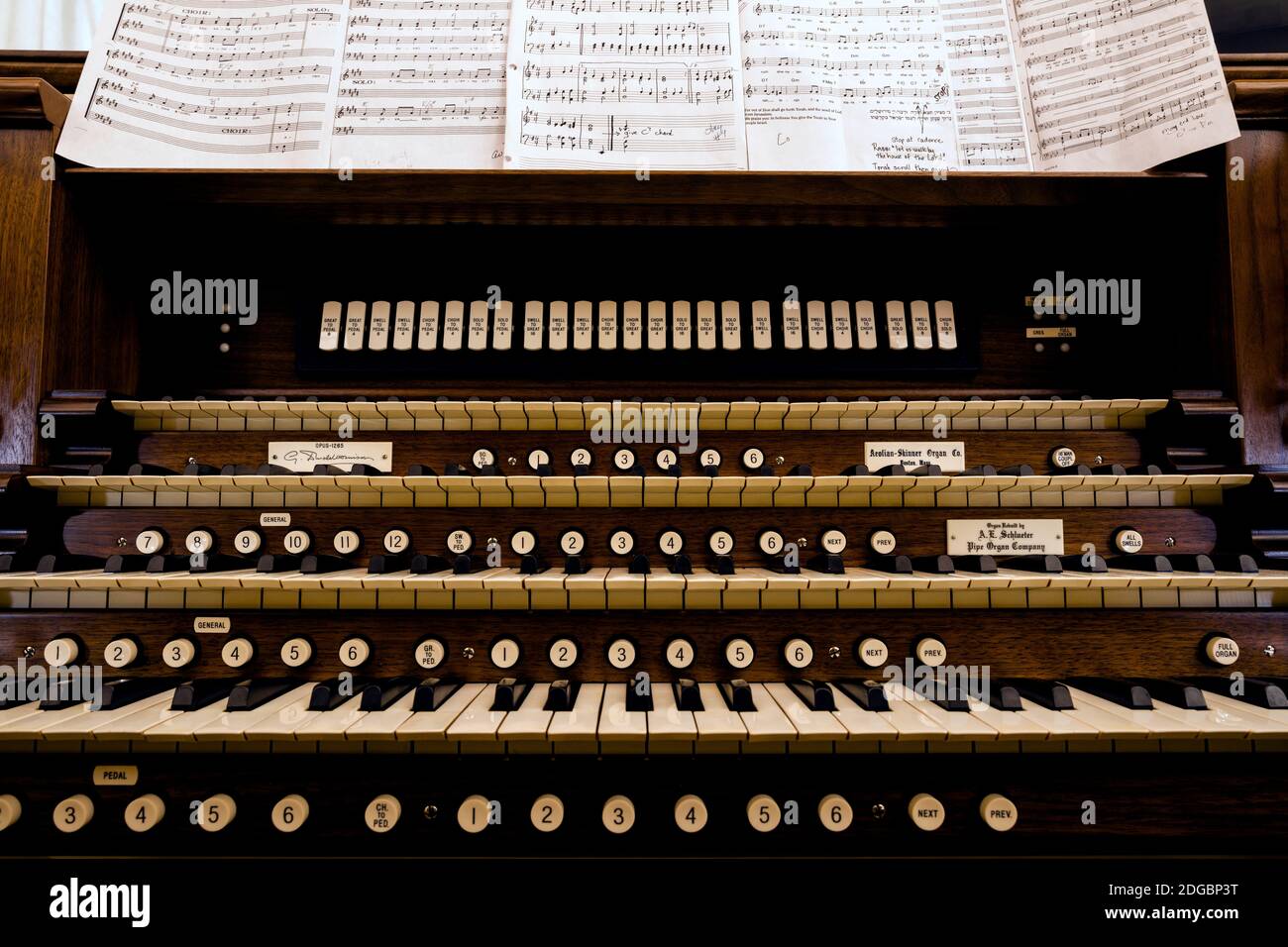 Pipe organ console, The Temple, Atlanta, Fulton County, Georgia, USA Stock Photo