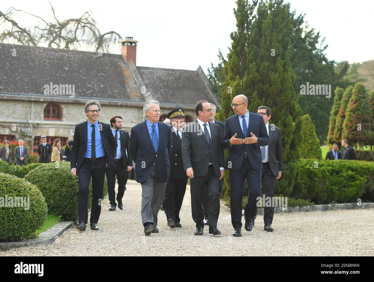 Jean-Jaures Foundation director-general Gilles Finchelstein, Jean-Jaures Foundation president Henri Nallet, French President Francois Hollande, French Secretary of State for European Affairs Harlem Desir during the 3rd session of the Initiative 'Think Tanks Tandem - Together for Europe' focused on the economic and monetary policy of the European Union and hosted by the Jean-Jaures Foundation at Abbaye des Vaux-de-Cernay, in Cernay-la-Ville, near Paris, France on March 31, 2017. Photo by Christian Liewig/ABACAPRESS.COM Stock Photo