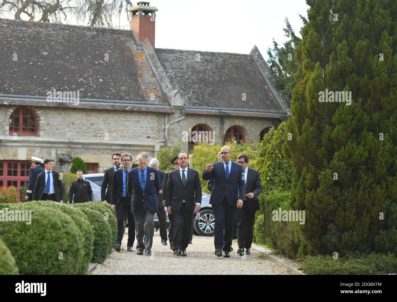 Jean-Jaures Foundation director-general Gilles Finchelstein, Jean-Jaures Foundation president Henri Nallet, French President Francois Hollande, French Secretary of State for European Affairs Harlem Desir during the 3rd session of the Initiative 'Think Tanks Tandem - Together for Europe' focused on the economic and monetary policy of the European Union and hosted by the Jean-Jaures Foundation at Abbaye des Vaux-de-Cernay, in Cernay-la-Ville, near Paris, France on March 31, 2017. Photo by Christian Liewig/ABACAPRESS.COM Stock Photo