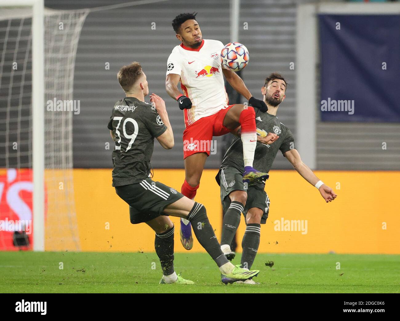 Leipzig, Germany. 08th Dec, 2020. Football: Champions League, group stage,  group H, 6th matchday RB Leipzig - Manchester United in the Red Bull Arena.  Leipzig's Christopher Nkunku (M) against Manchester's Scott McTominay (