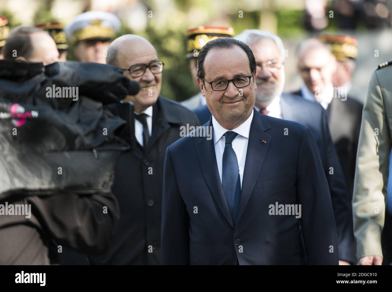 French President Francois Hollande inaugurates a memorial in honor of French soldiers killed in foreign military operations (OPEX), at Parc Andre Citroen in Paris, France on April 18, 2017. Photo by Eliot Blondet/ABACARESS.COM Stock Photo