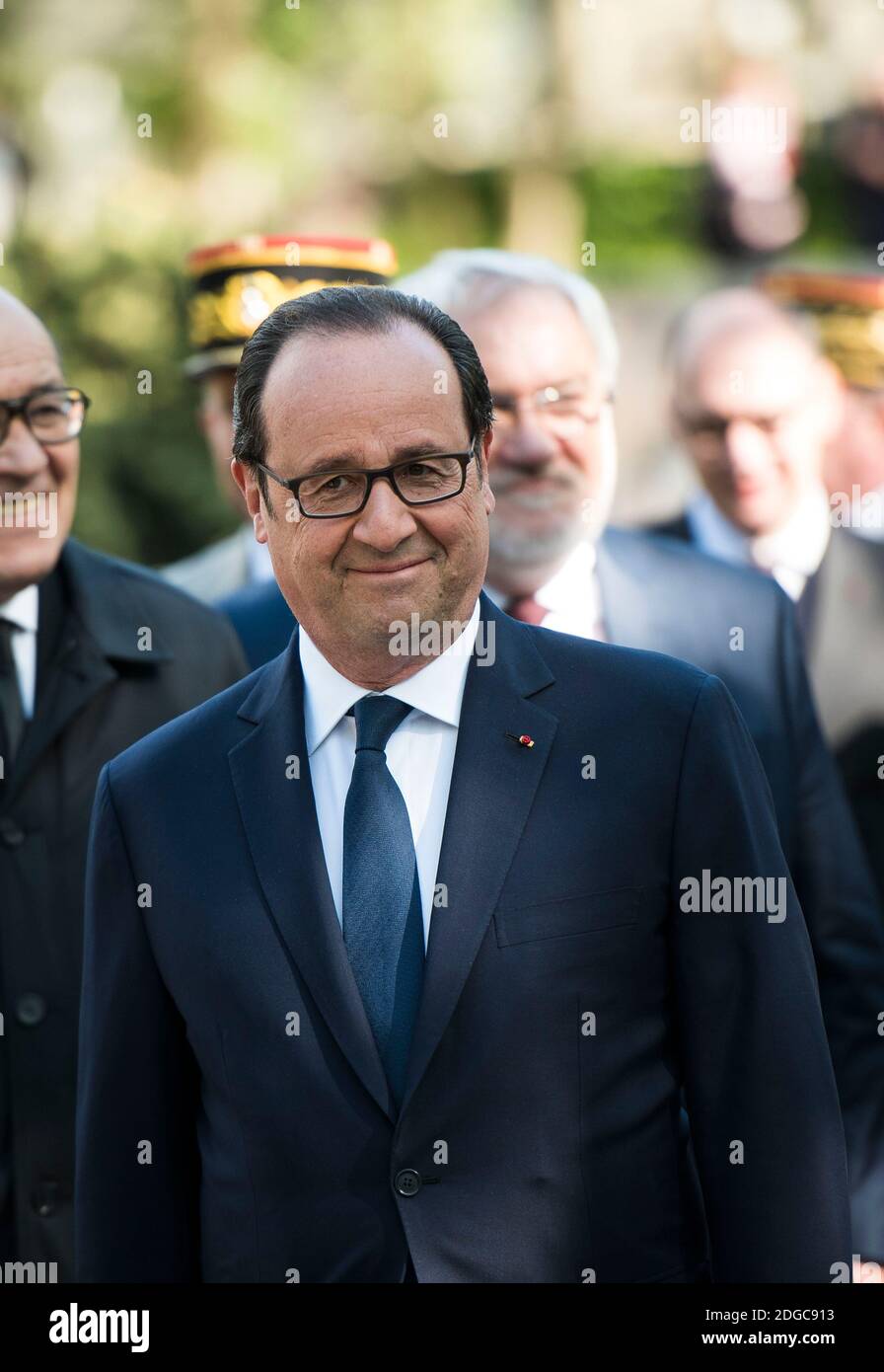 Portrait French President Francois Hollande inaugurates a memorial in honor of French soldiers killed in foreign military operations (OPEX), at Parc Andre Citroen in Paris, France on April 18, 2017. Photo by Eliot Blondet/ABACARESS.COM Stock Photo