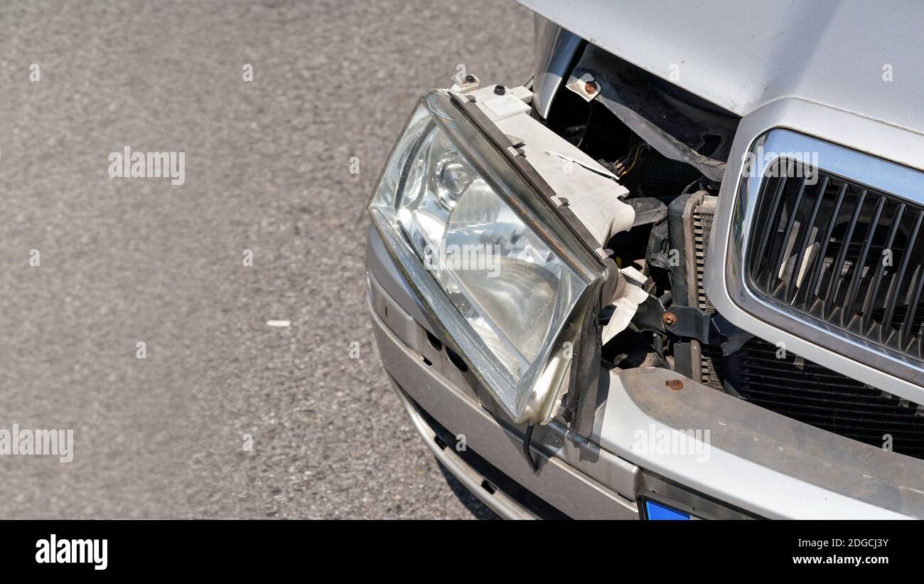 Broken headlight damage hires stock photography and images Alamy