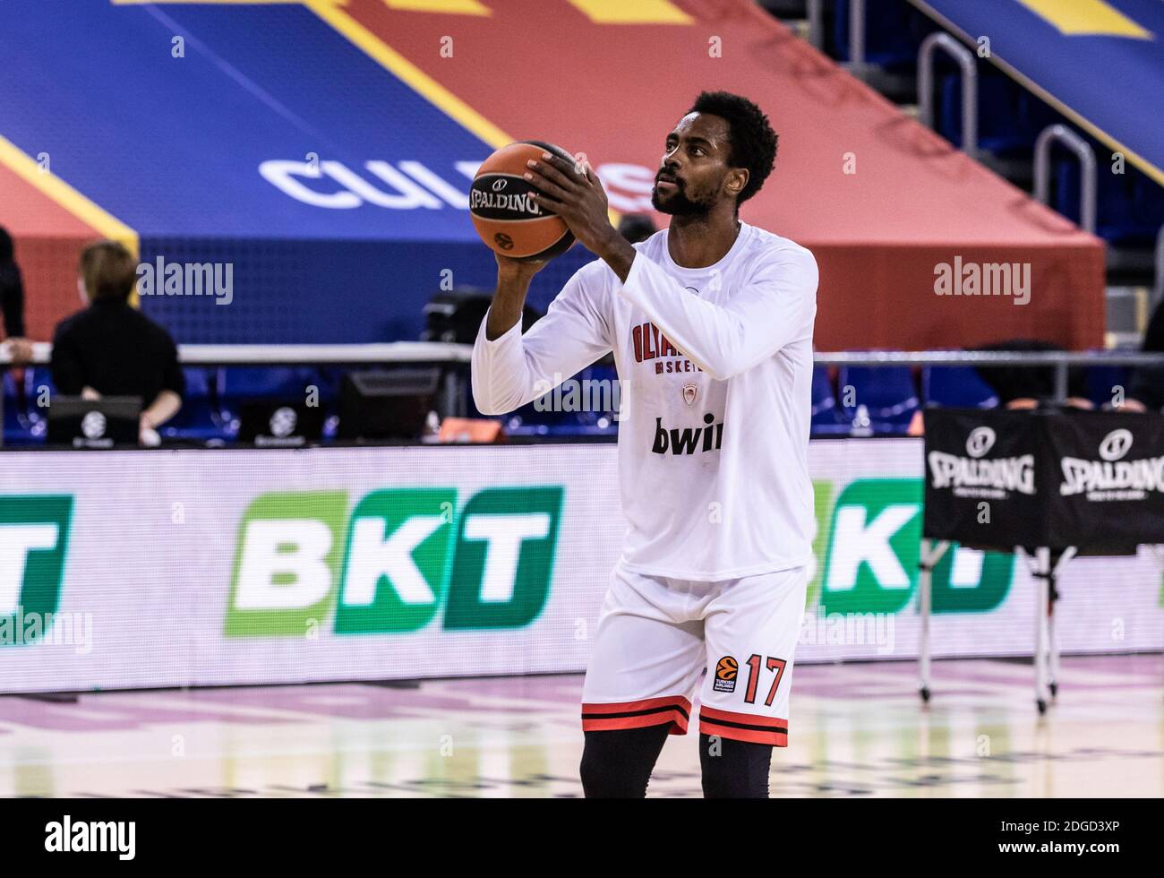Livio Jean-Charles of Olympiacos Piraeus warming up before the Turkish  Airlines EuroLeague basketball match between Fc Barcelo / LM Stock Photo -  Alamy