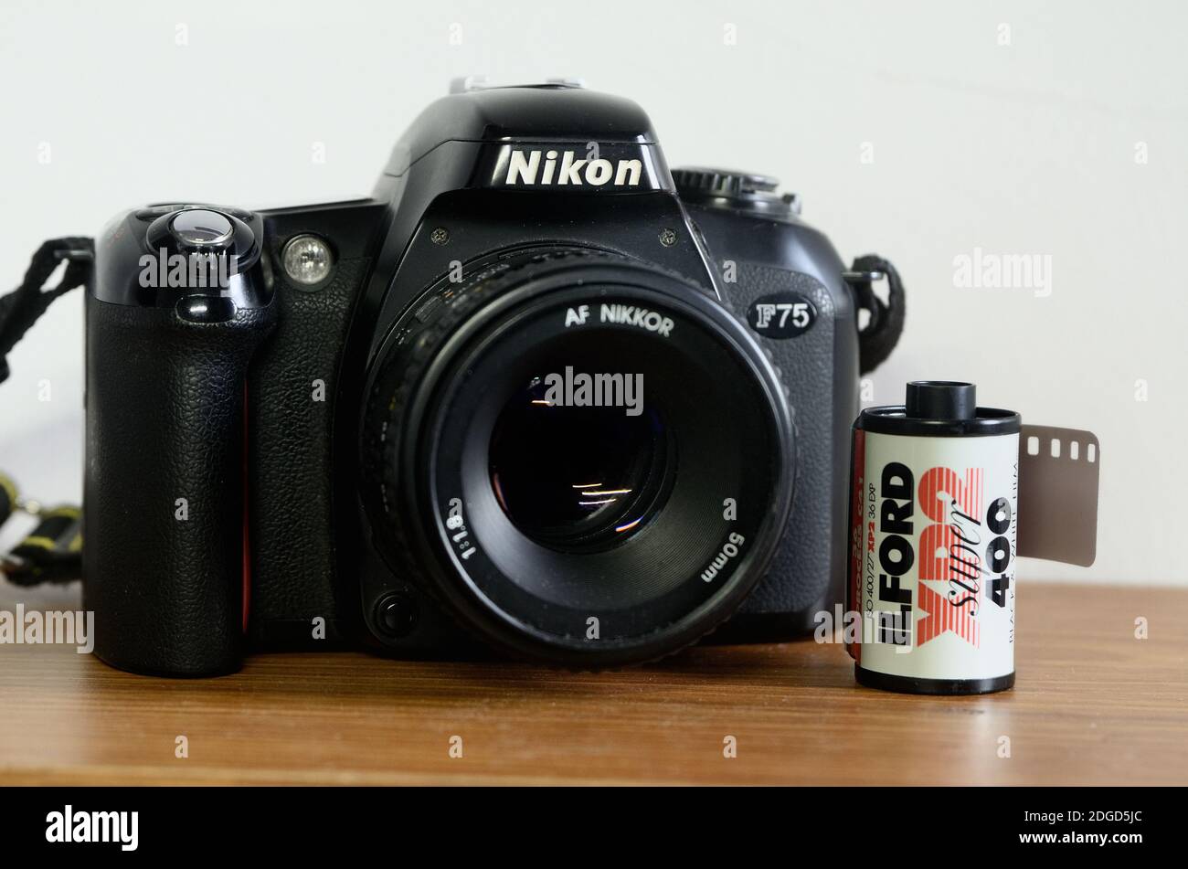 Nikon F75 35mm Camera & Ilford XP2 Film Stock Photo Alamy