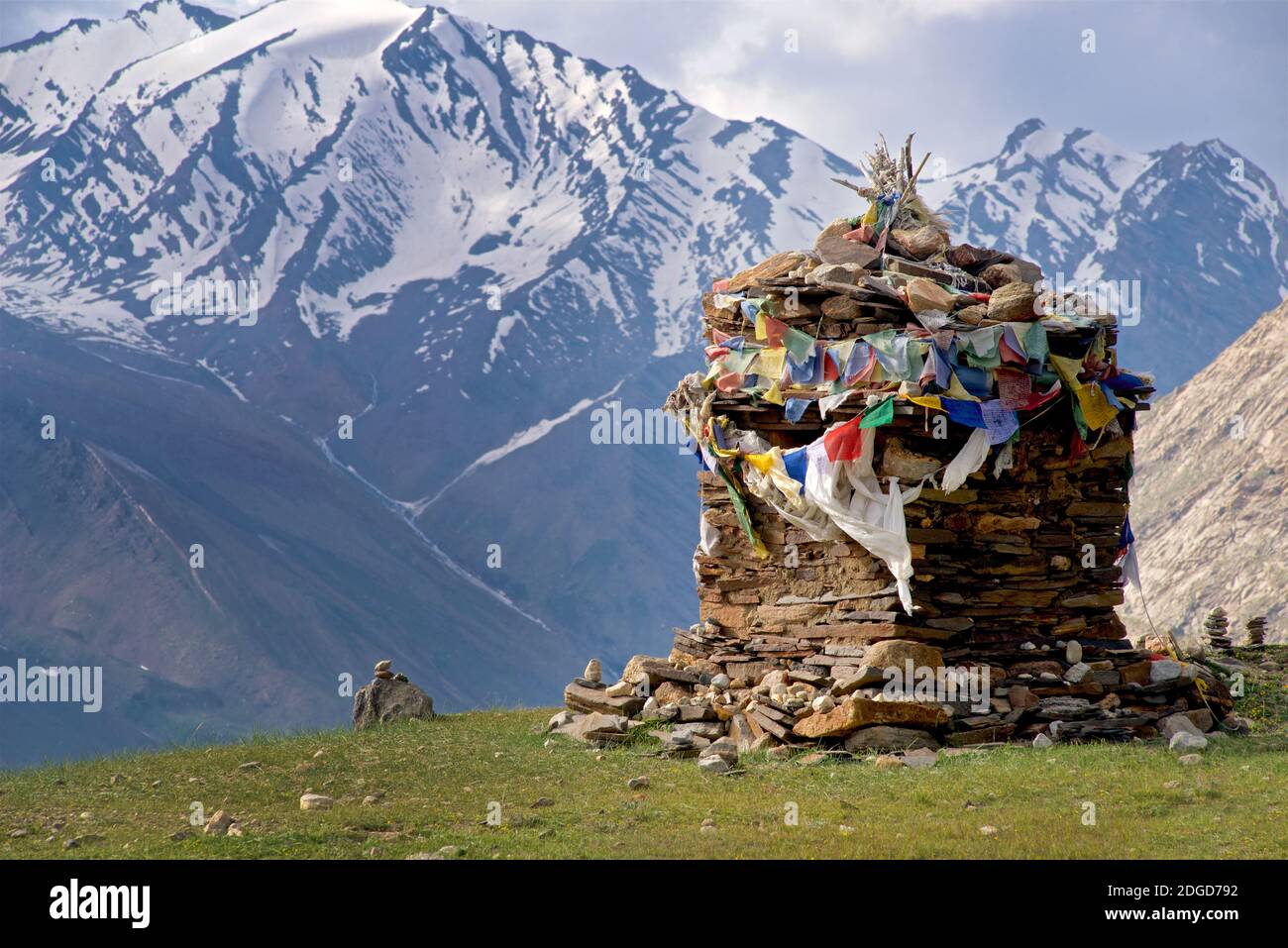 Buddhist chortens with prayerflags and Himalayan mountain scenery. Kargil to Zanskar road, Suru Valley near Rangdum, Ladakh, Jammu & Kasmir, northern India Stock Photo