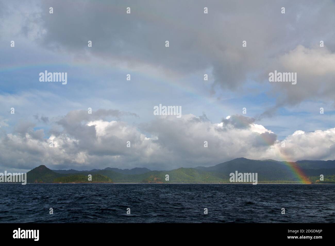Beautiful rainbow in beach hawaii hi-res stock photography and images ...