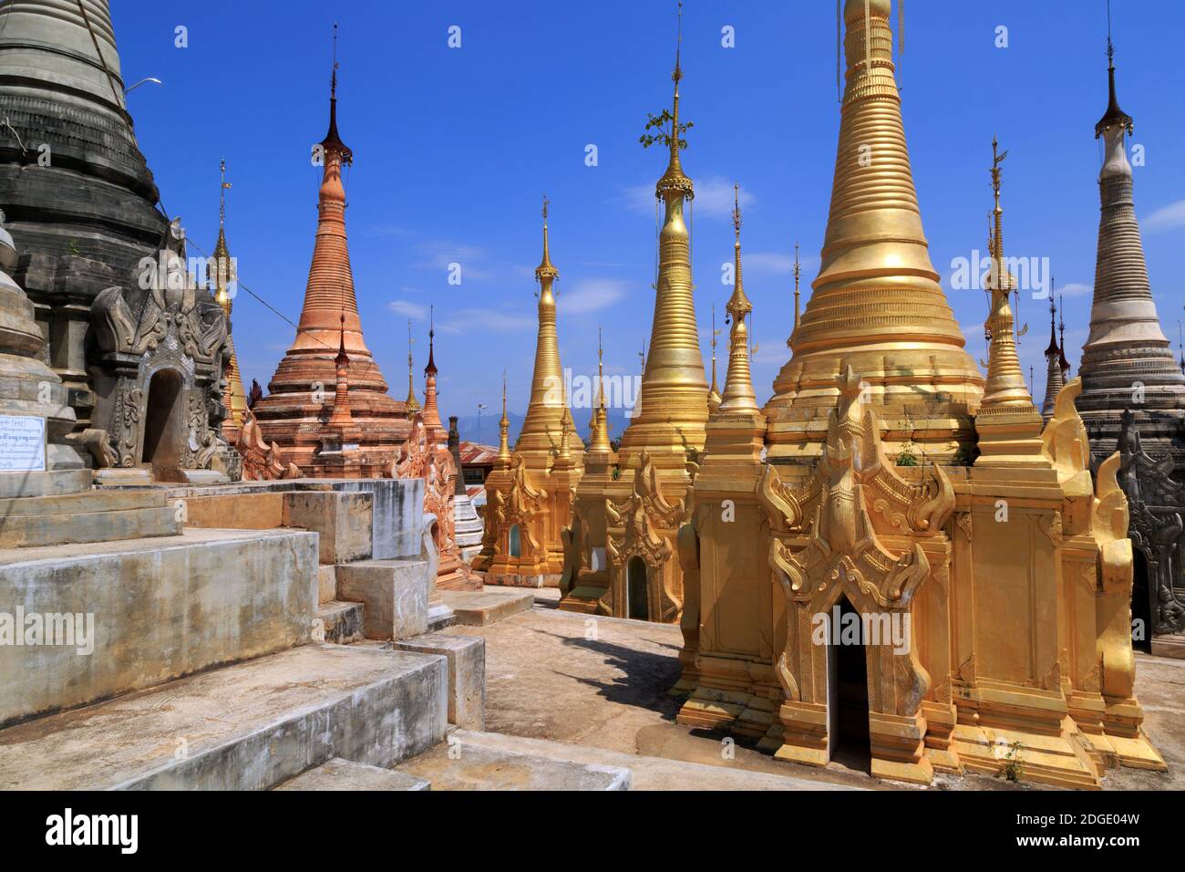 Some of the 1054 pagodas of the Indein pagoda forest at Inle Lake Stock Photo