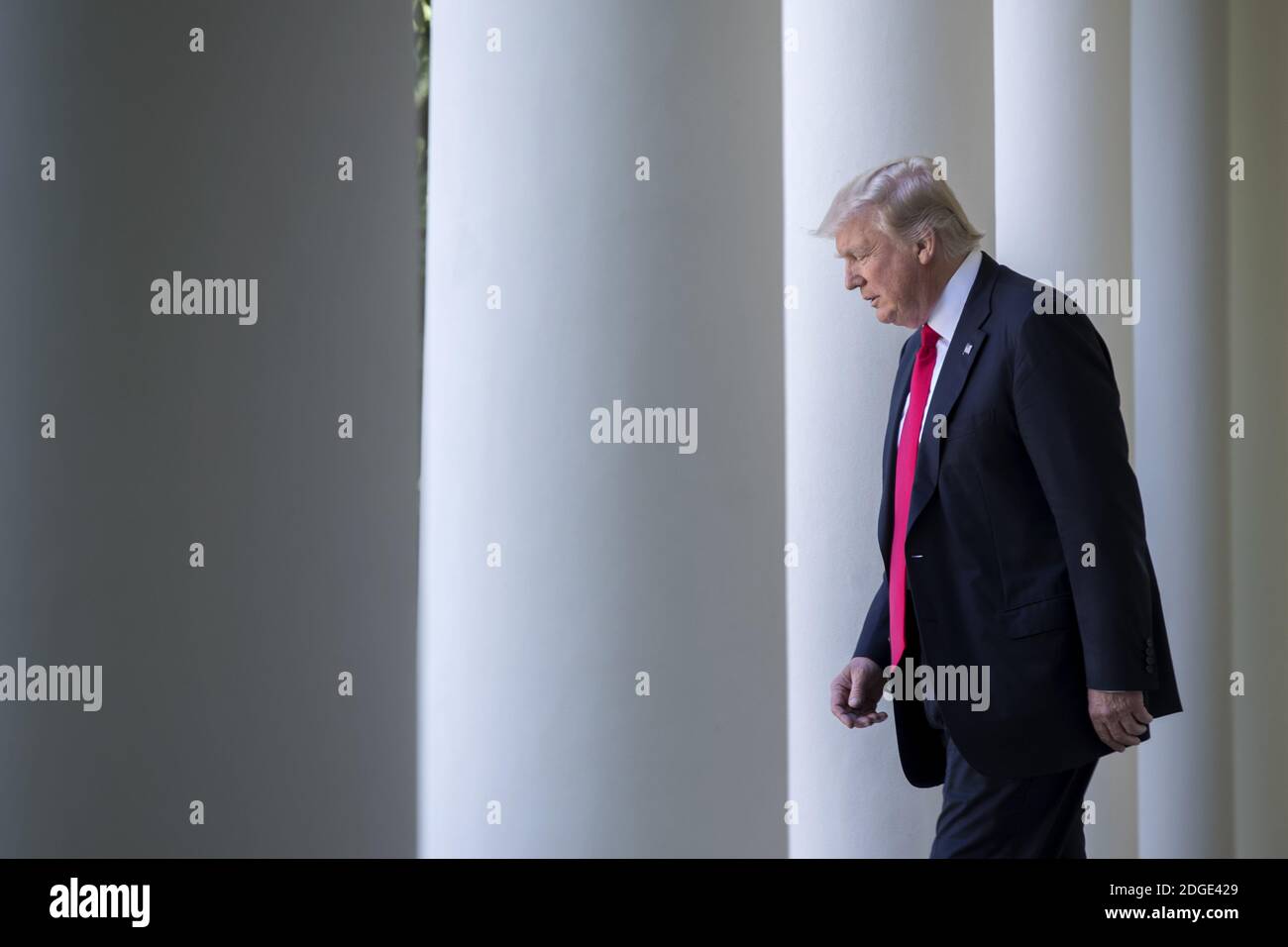US President Donald J. Trump walks from the Oval Office to announces ...