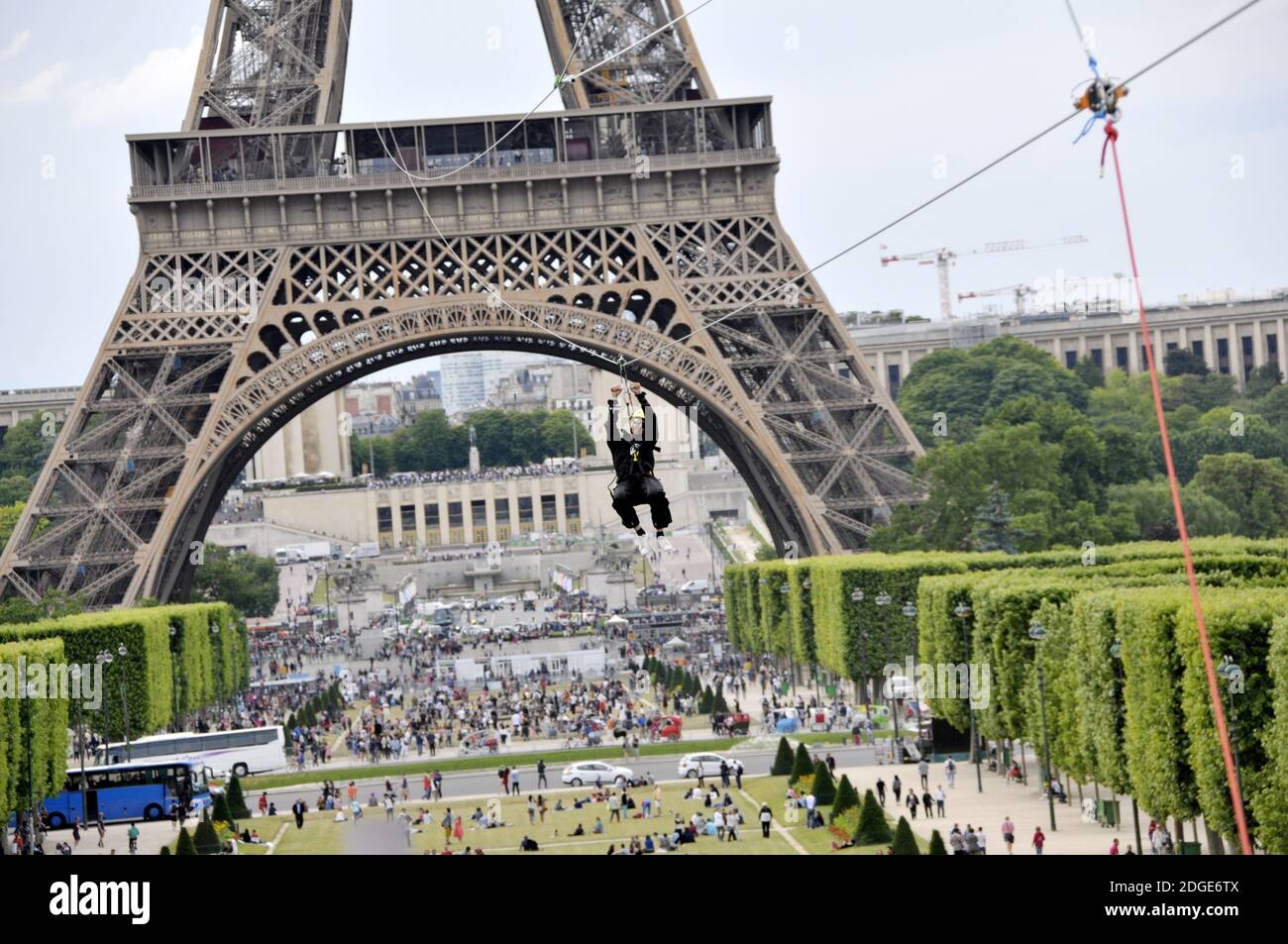 Perrier launches a Zip-line from the second floor of the Eiffel Tower ...