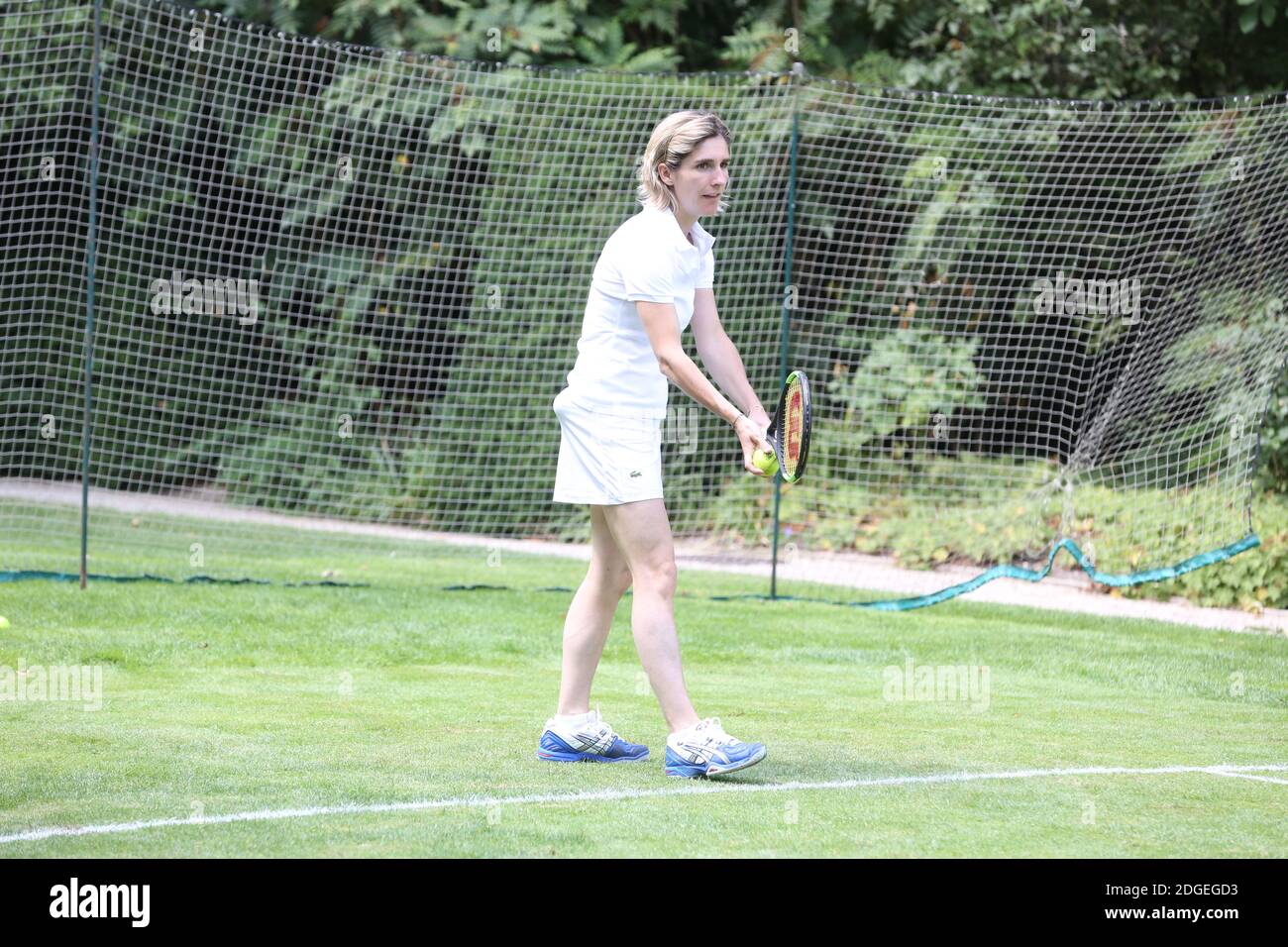 Exclusif - Emilie Loit lors du tournoi de Tennis des 'Personnalites  engagees', sur l'unique court en Gazon Parisien, organisé par l'Ambassade  de Grande-Bretagne et le club Sport et Democratie, a l'Ambassade de