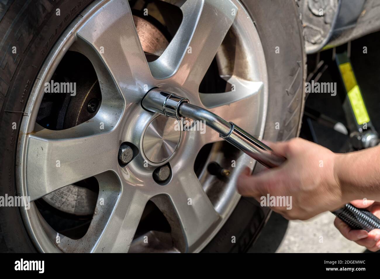 Changing the wheels of a car Stock Photo Alamy