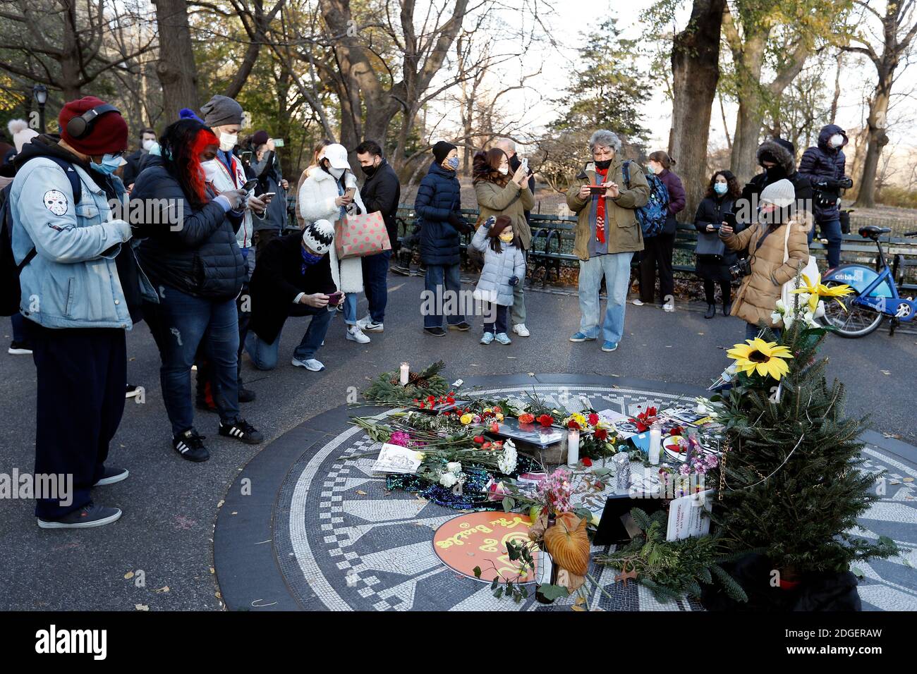 People Gather At The Imagine Mosaic During The 40th Anniversary Of John Lennon S Death At Strawberry Fields Yearly People Gather In Central Park And Near The Dakota The Stars Residence To Honor