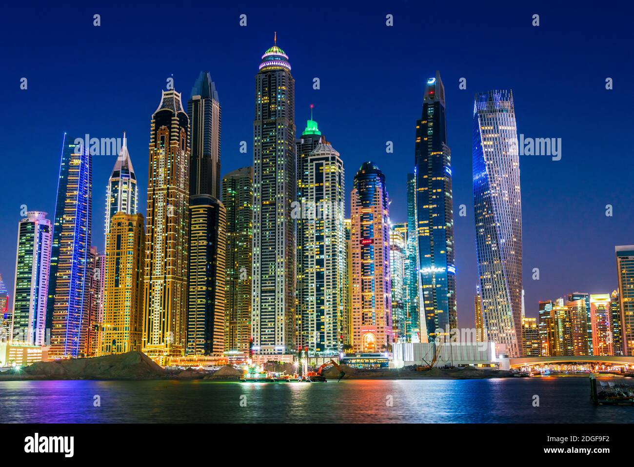 High rise building dubai hi-res stock photography and images - Alamy
